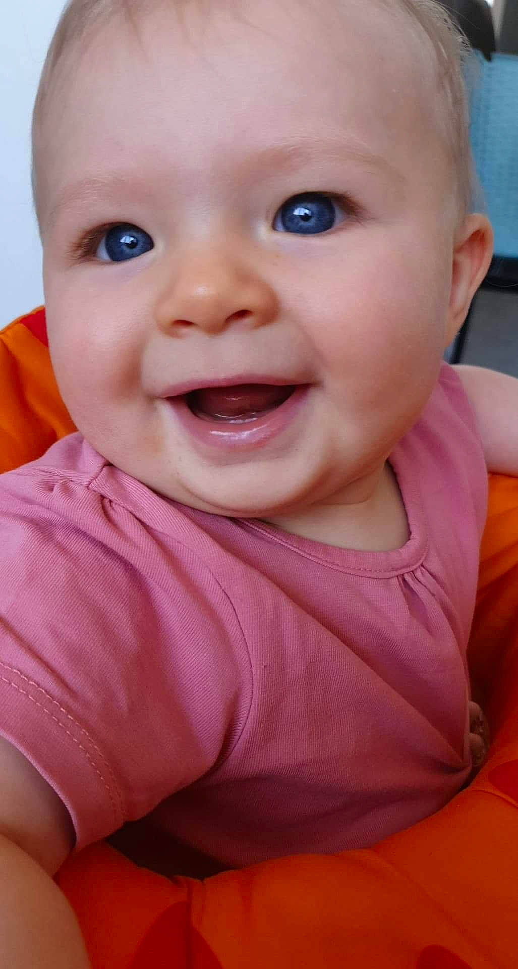 Alyanna participe au concours pour gagner de l'argent avec cette photo : baby, baby_making_funny_faces, cheek, child, chin, close_up, eye, eyebrow, face, facial_expression, forehead, head, laugh, lip, mouth, nose, organ, person, skin, smile