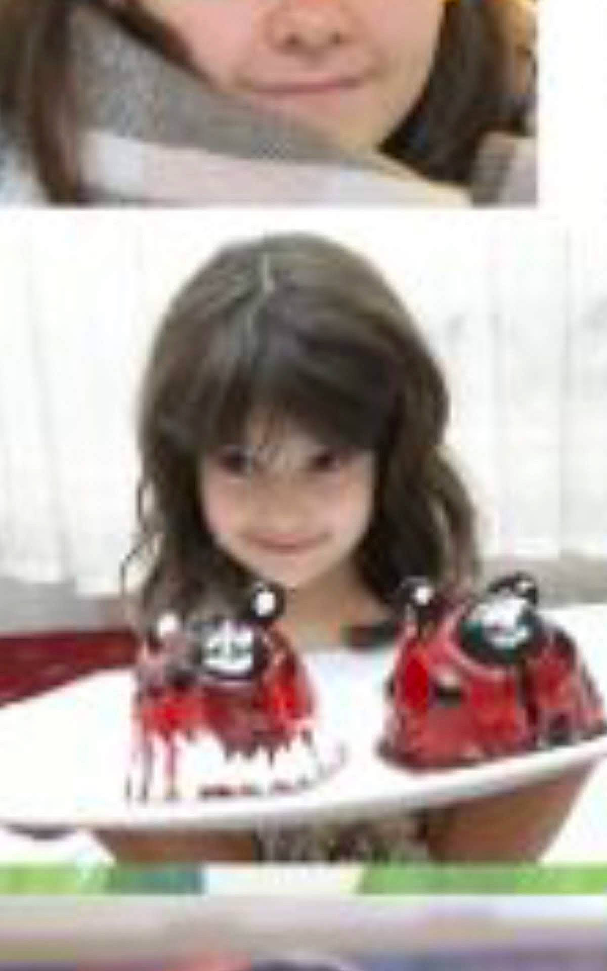 Jannate participe au concours pour gagner de l'argent avec cette photo : bangs, beauty, cheek, chin, eyebrow, eyelash, fun, hair, happy, head, iris, jaw, joy, lip, long_hair, mouth, nose, person, sleeve, smile