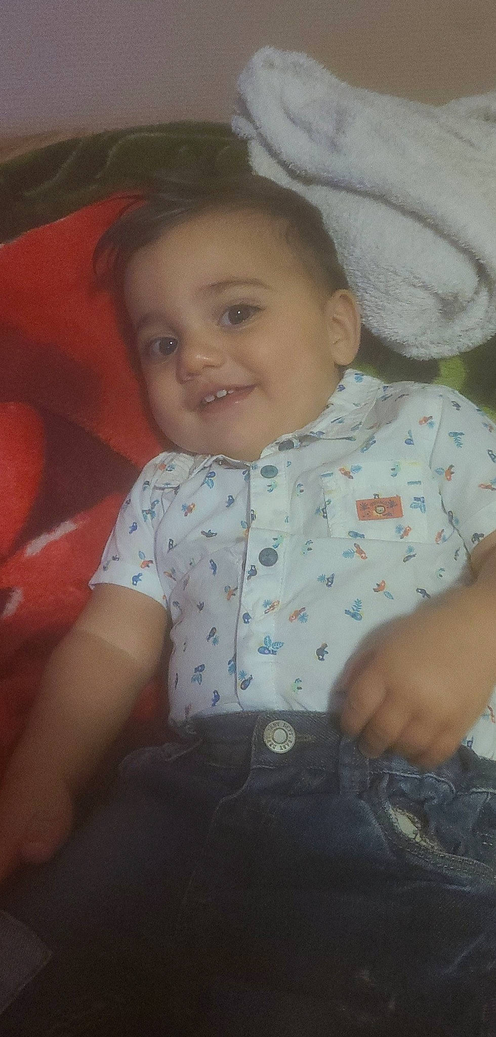 Afnan participe au concours pour gagner de l'argent avec cette photo : arm, cheek, child, comfort, cool, eye, finger, happy, head, human_body, iris, joy, lip, mouth, muscle, nose, organ, person, pink, skin