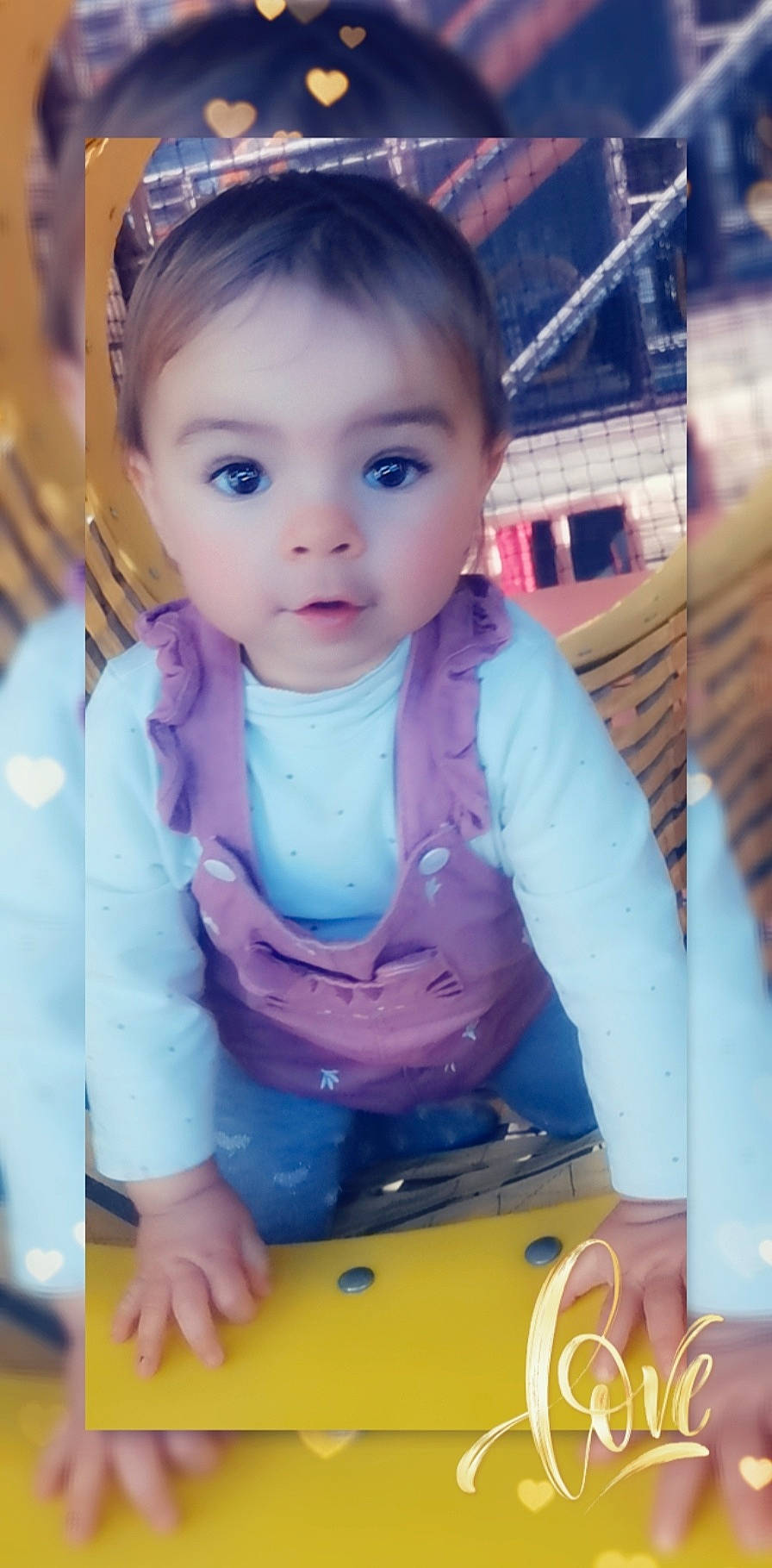 Lylia a rejoint le concours — aidez-le/la à gagner de superbes lots ! baby, baby_toddler_clothing, blue, cheek, child, cool, electric_blue, eyelash, fun, happy, iris, person, photograph, pink, product, purple, skin, sleeve, snapshot, toddler