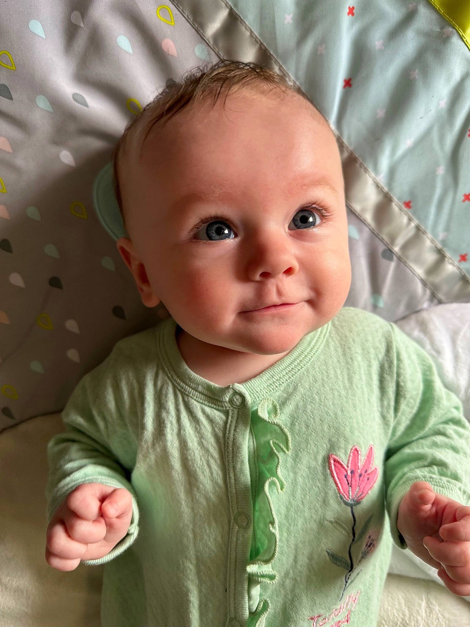 Reyna is registered to the contest to win money with this photo: cheek, chin, eye, eyebrow, face, forehead, hair, hairstyle, head, iris, lip, mouth, nose, organ, person, product, skin, sleeve, smile, textile