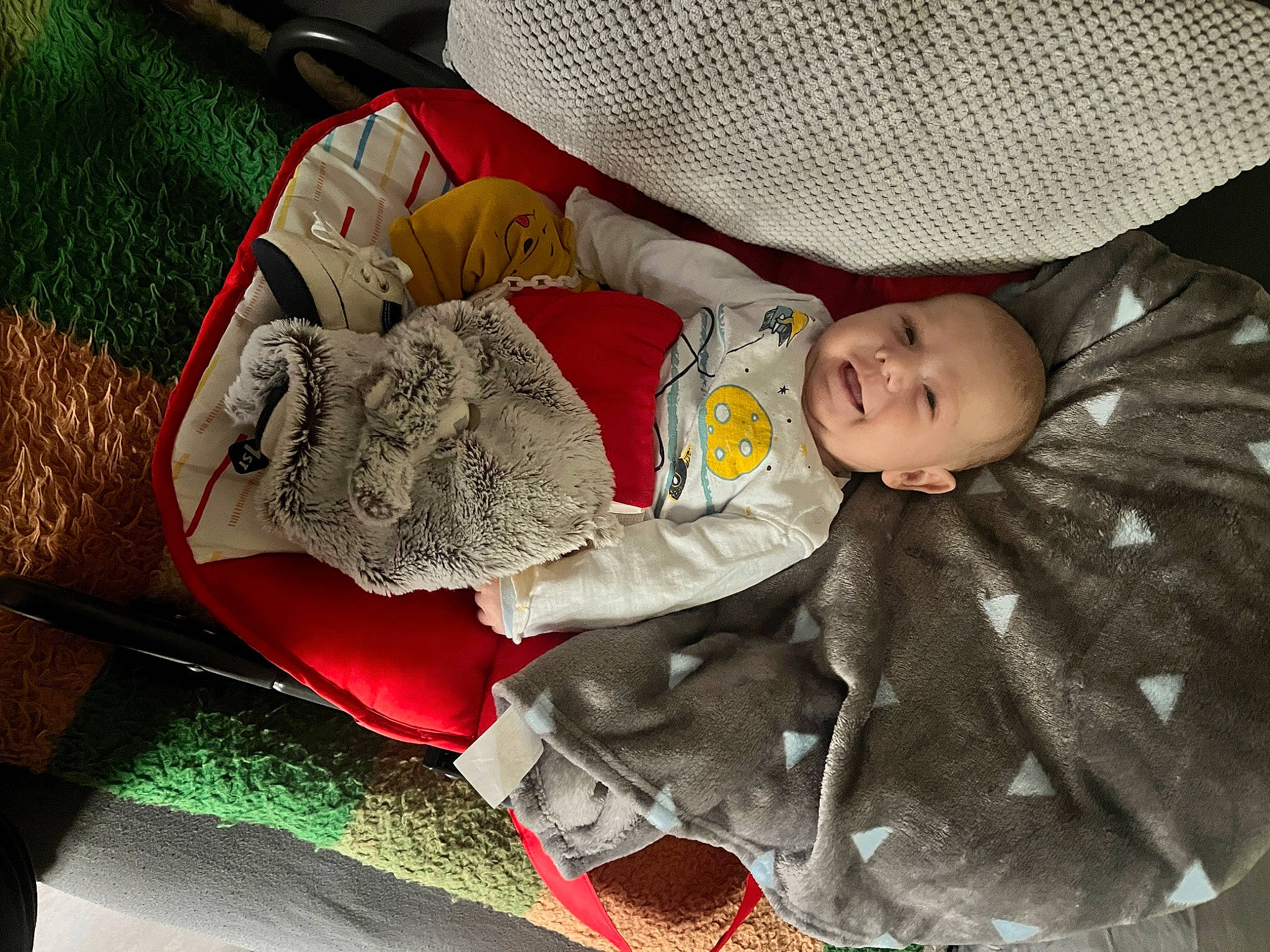 Alvaro participe au concours pour gagner de l'argent avec cette photo : baby, baby_products, baby_safety, baby_sleeping, baby_toddler_clothing, bedtime, child, comfort, happy, lap, linens, nap, pattern, person, room, sitting, sleep, sleeve, smile, toddler