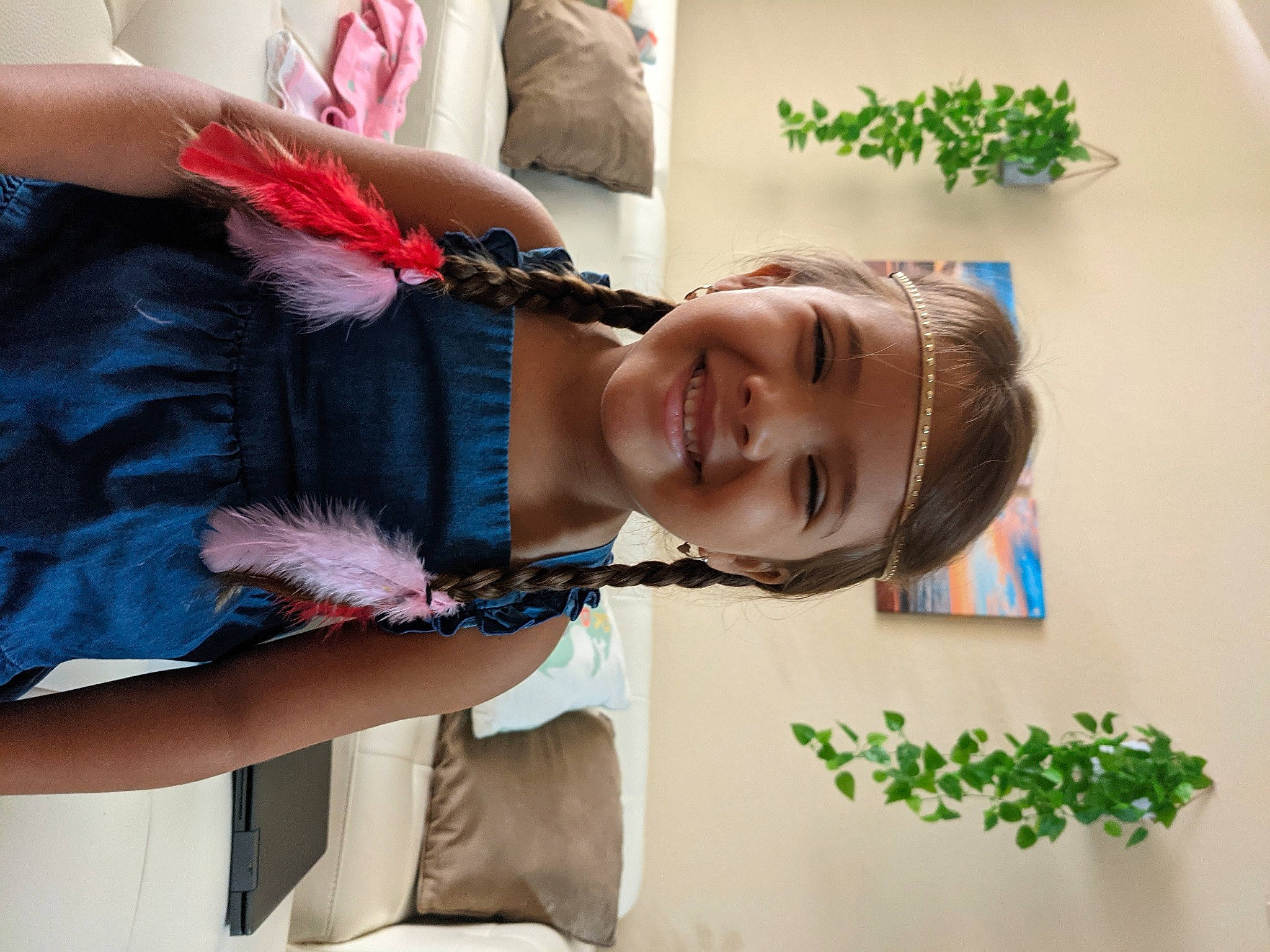 Luna is registered to the contest to win money with this photo: art, child, fashion_accessory, fun, green, happy, jewellery, joy, laugh, leisure, magenta, person, plant, room, smile, t_shirt, toddler, visual_arts, wrist