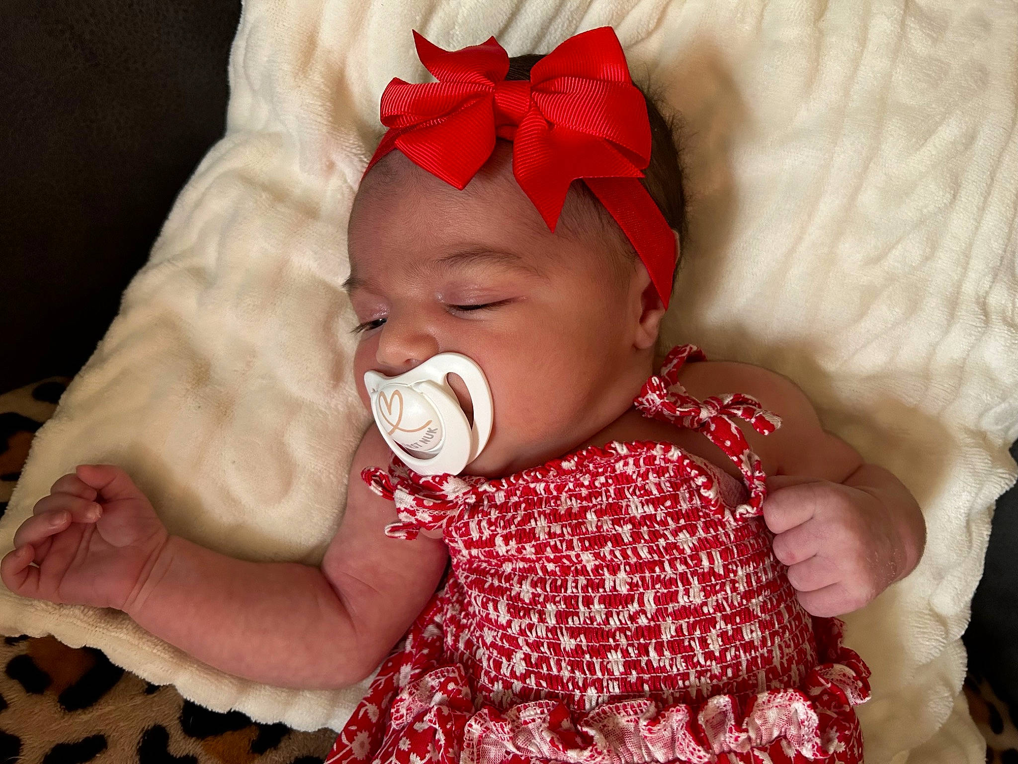 Ava a rejoint le concours — aidez-le/la à gagner de superbes lots ! baby, baby_sleeping, baby_toddler_clothing, cheek, child, chin, comfort, event, face, finger, hand, happy, hat, head, lip, mouth, nose, person, pink, skin