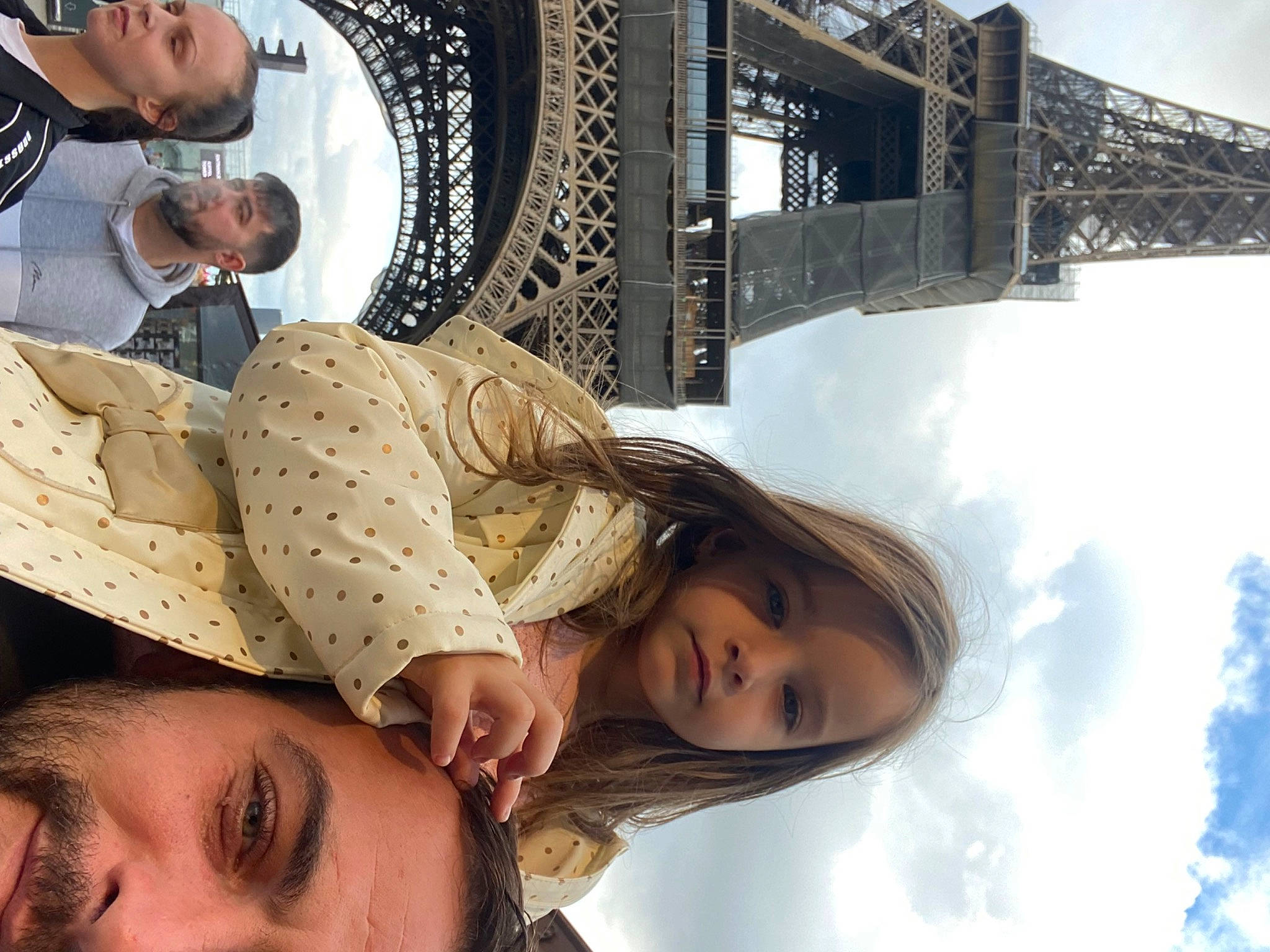 Bella a rejoint le concours — aidez-le/la à gagner de superbes lots ! cloud, daytime, eyewear, fashion, fashion_accessory, fun, happy, hat, leisure, metal, organ, person, photograph, selfie, sky, sun_hat, tourism, travel, vacation, white