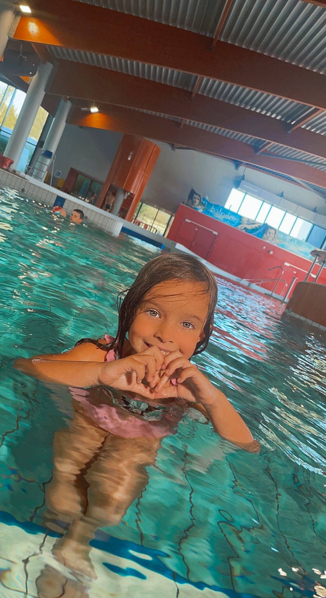 Bella participe au concours pour gagner de l'argent avec cette photo : azure, bathing, child, fun, games, happy, individual_sports, indoor_games_and_sports, leisure, leisure_centre, person, recreation, resort_town, sports, summer, swimmer, swimming_pool, toddler, vacation, water