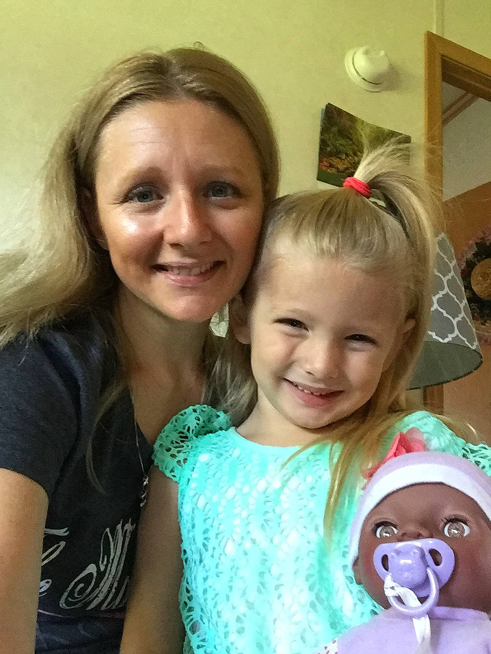 Taryn is registered to the contest to win money with this photo: brown_hair, face, fun, girl, head, human_hair_color, joy, lip, mouth, nose, person, product, selfie, smile