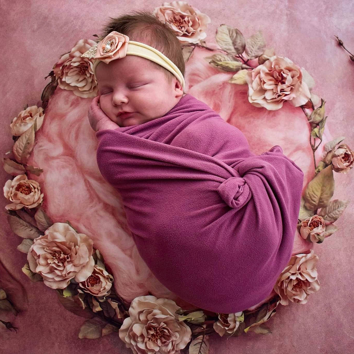 Billie participe au concours pour gagner de l'argent avec cette photo : arm, baby, child, clothing, flower, hand, happy, head, headgear, headpiece, headwear, human_body, magenta, person, petal, pink, plant, purple, rose, sleeve