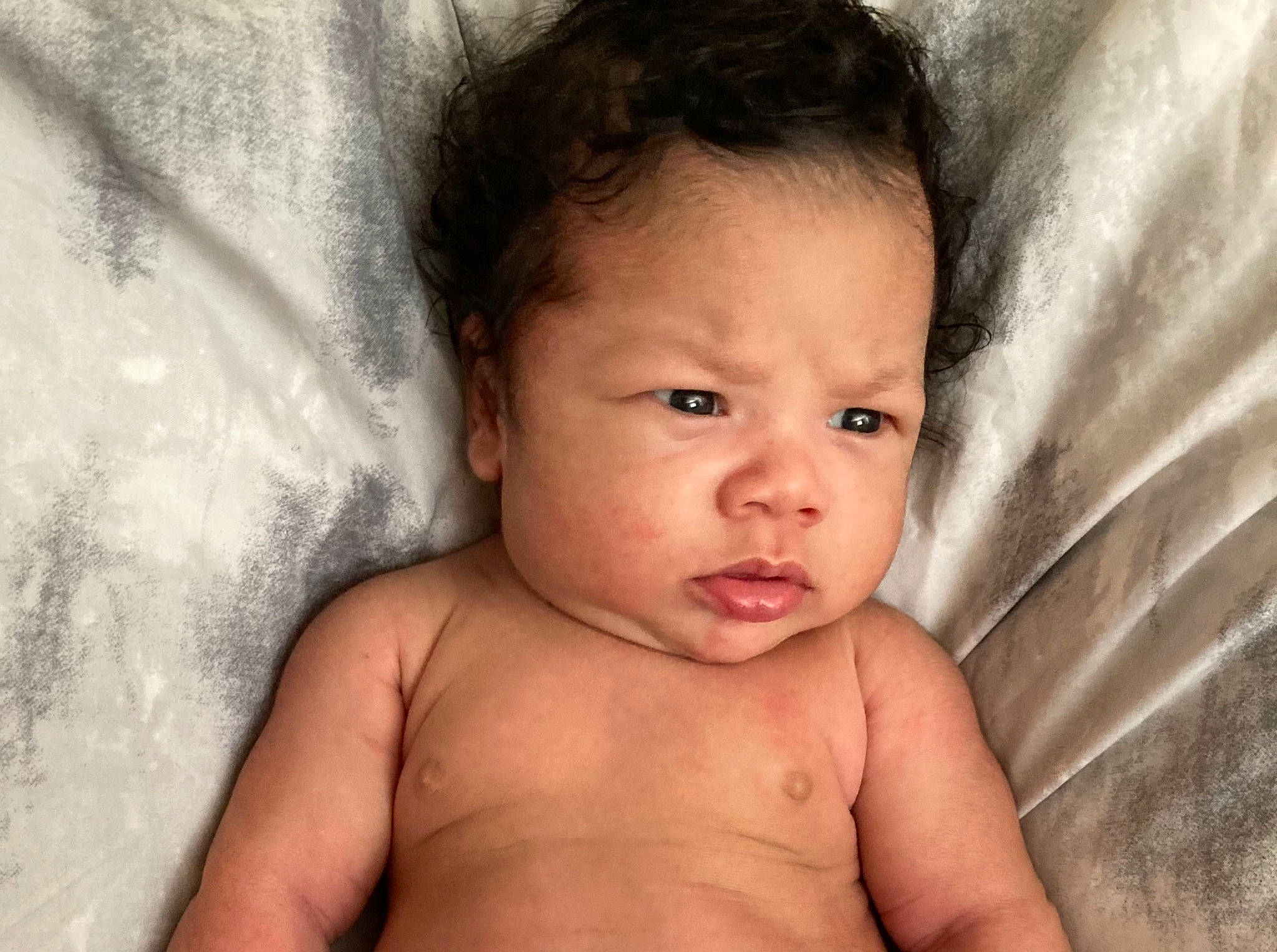 Koda is registered to the contest to win money with this photo: arm, cheek, chin, comfort, ear, eyebrow, eyelash, gesture, hand, happy, human_body, iris, jaw, lip, mouth, neck, nose, person, skin, smile