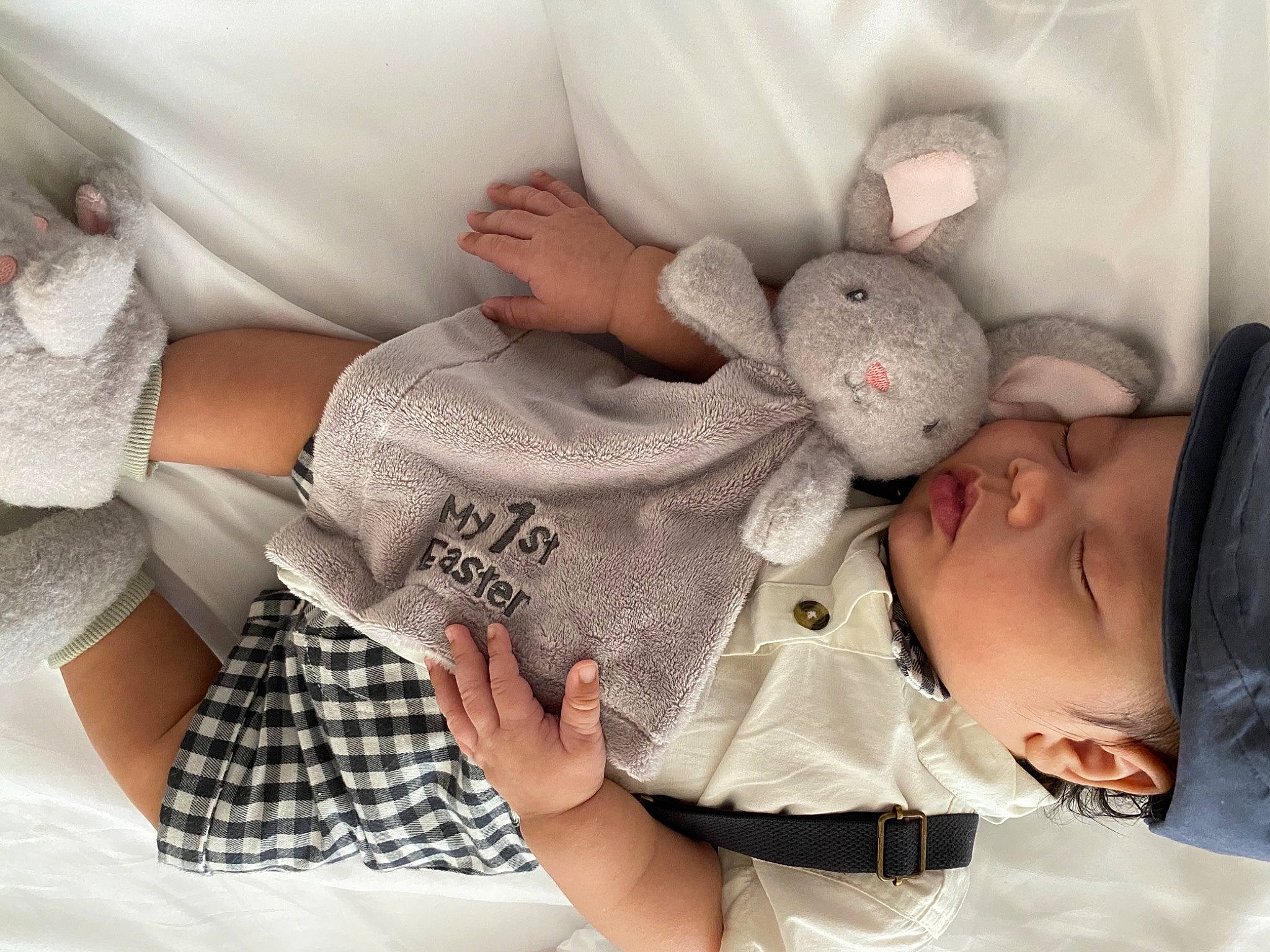 Koda is registered to the contest to win money with this photo: arm, baby, baby_sleeping, baby_toddler_clothing, child, comfort, ear, finger, gesture, hand, human_body, joint, mouth, nail, product, skin, sleeve, textile, toddler, white