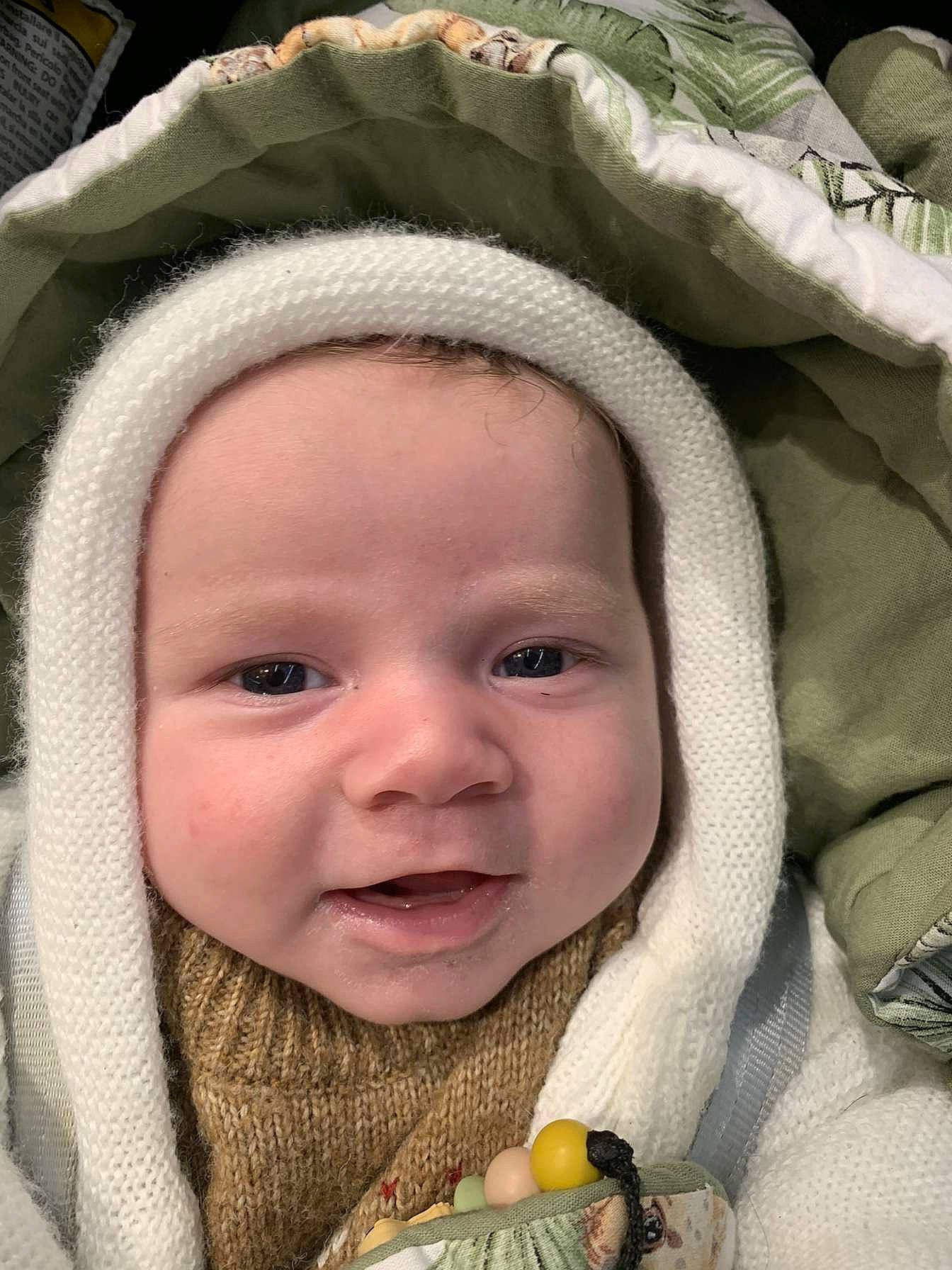 Maël participe au concours pour gagner de l'argent avec cette photo : baby, cap, cheek, child, chin, eye, eyebrow, face, facial_expression, green, happy, hat, head, headgear, iris, nose, person, skin, smile, textile