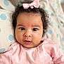 Luna a rejoint le concours — aidez-le/la à gagner de superbes lots ! adorable, baby, blanket, child, curly_hair, cute, expression, eyes, face, head, indoors, infant, lying_down, pink_bow, pink_clothing, polka_dots, portrait, skin, soft_lighting, young_child