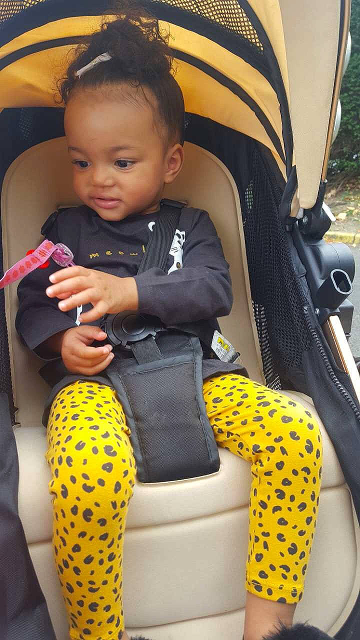 Imany a rejoint le concours — aidez-le/la à gagner de superbes lots ! baby_carriage, baby_products, car_seat, car_seat_cover, child, person, product, toddler