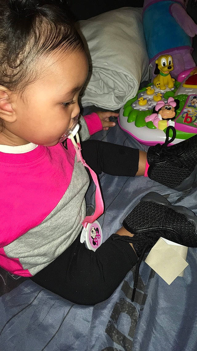 Imany participe au concours pour gagner de l'argent avec cette photo : child, neck, person, pink, play, toddler