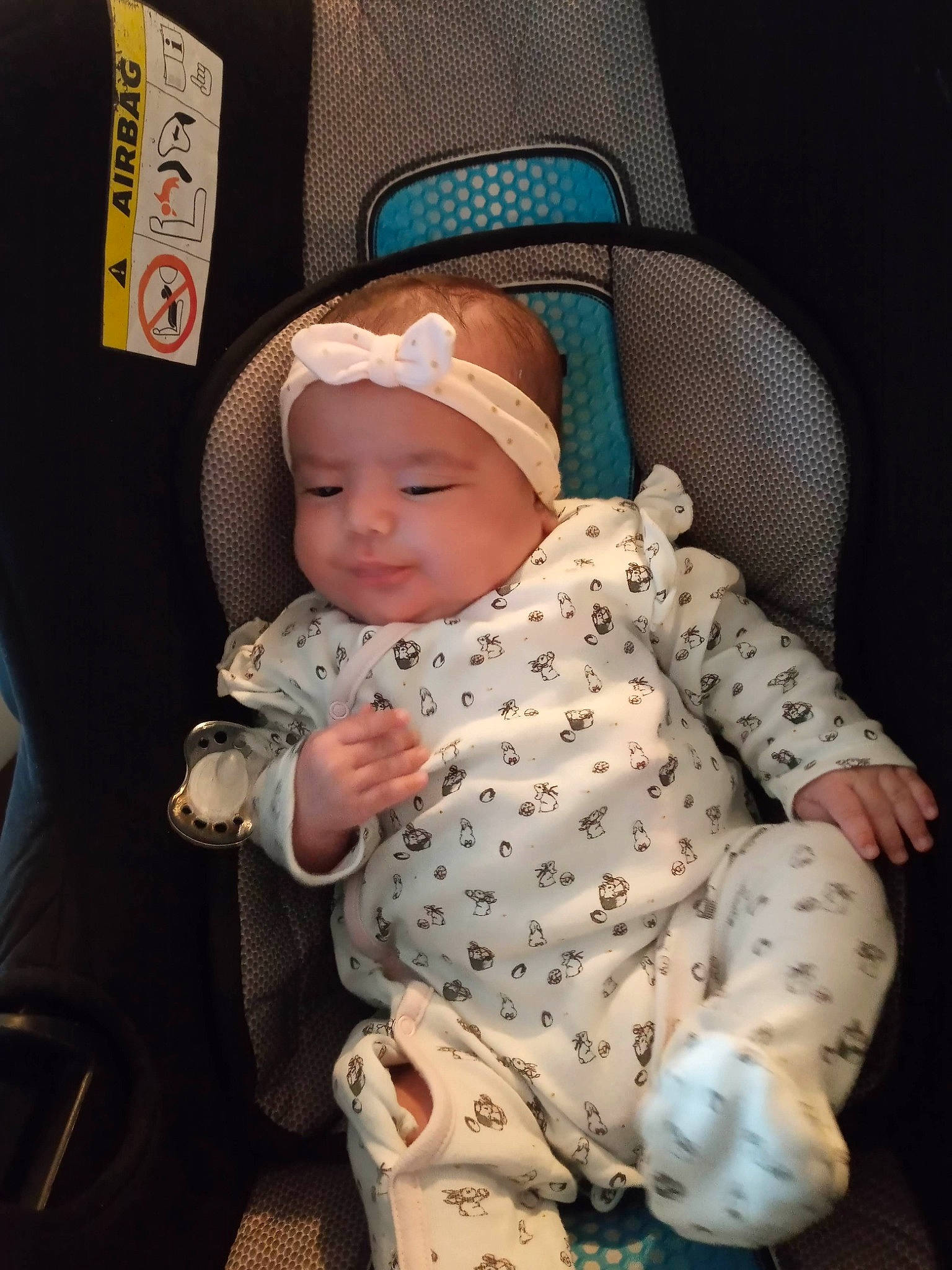 Serine participe au concours pour gagner de l'argent avec cette photo : baby, baby_carriage, baby_products, baby_safety, baby_toddler_clothing, cap, cheek, child, comfort, face, finger, hat, head, headgear, headwear, pattern, person, sitting, skin, sleeve