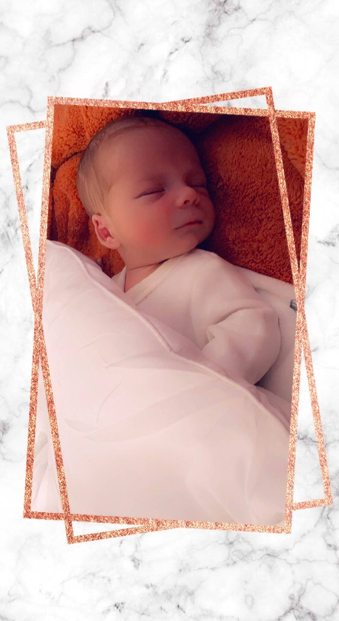 Giulio participe au concours pour gagner de l'argent avec cette photo : baby, baby_products, baby_sleeping, baby_toddler_clothing, bed, bed_sheet, bedding, bedtime, child, comfort, fur, infant_bed, linens, pattern, peach, person, room, textile, throw_pillow, toddler