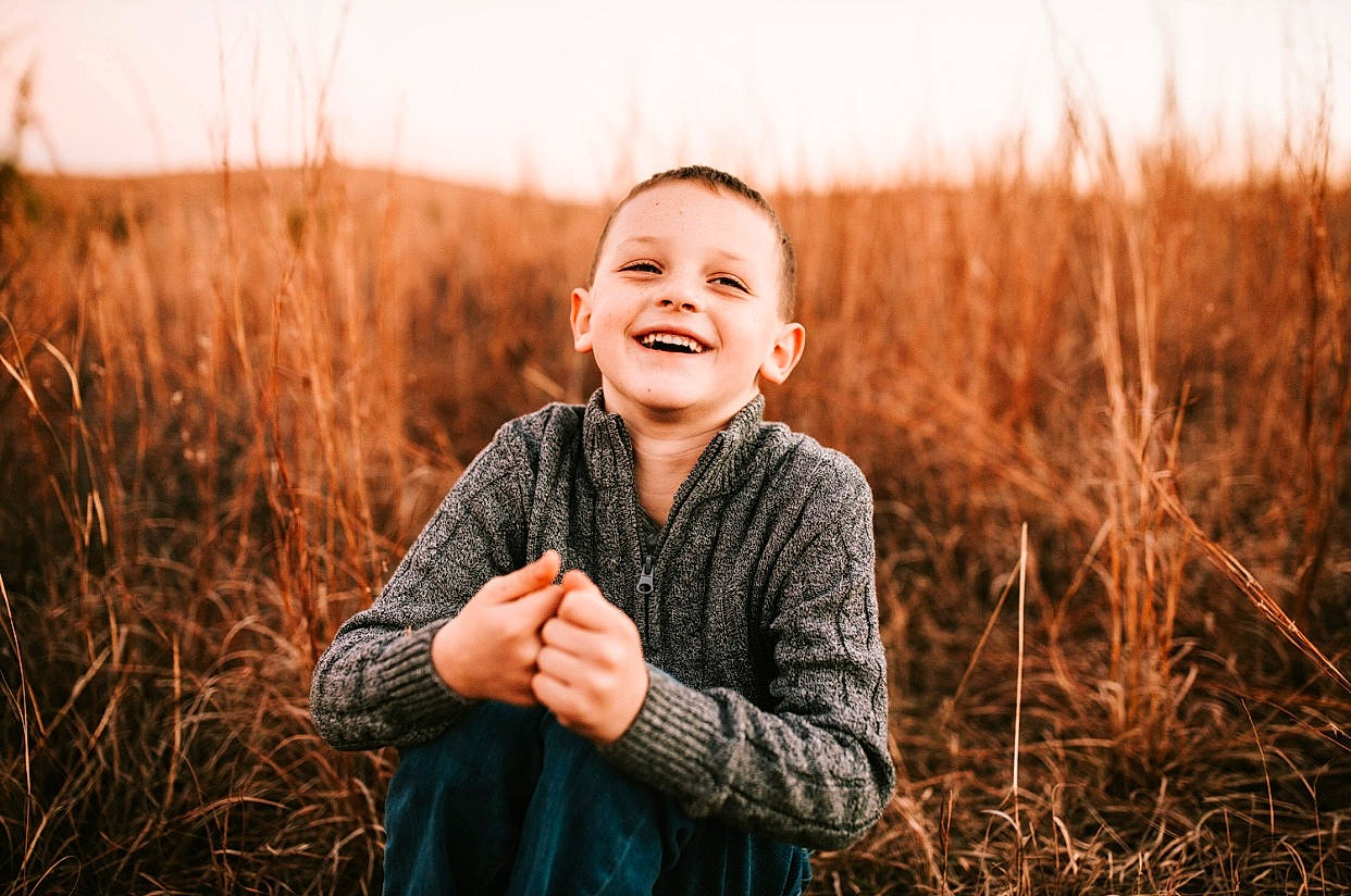 Kolt is registered to the contest to win money with this photo: agriculture, face, field, flash_photography, gesture, grass, grassland, happy, joy, landscape, meadow, natural_landscape, people_in_nature, person, plant, prairie, rural_area, sky, smile, sunlight