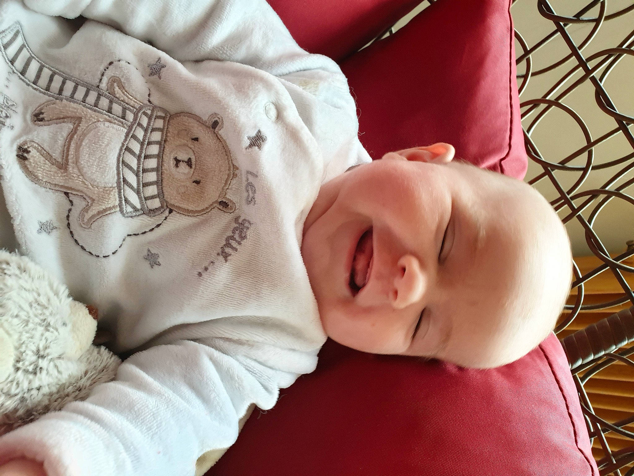 Alizée a rejoint le concours — aidez-le/la à gagner de superbes lots ! baby, baby_sleeping, bedtime, child, comfort, nap, person, sleep, toddler