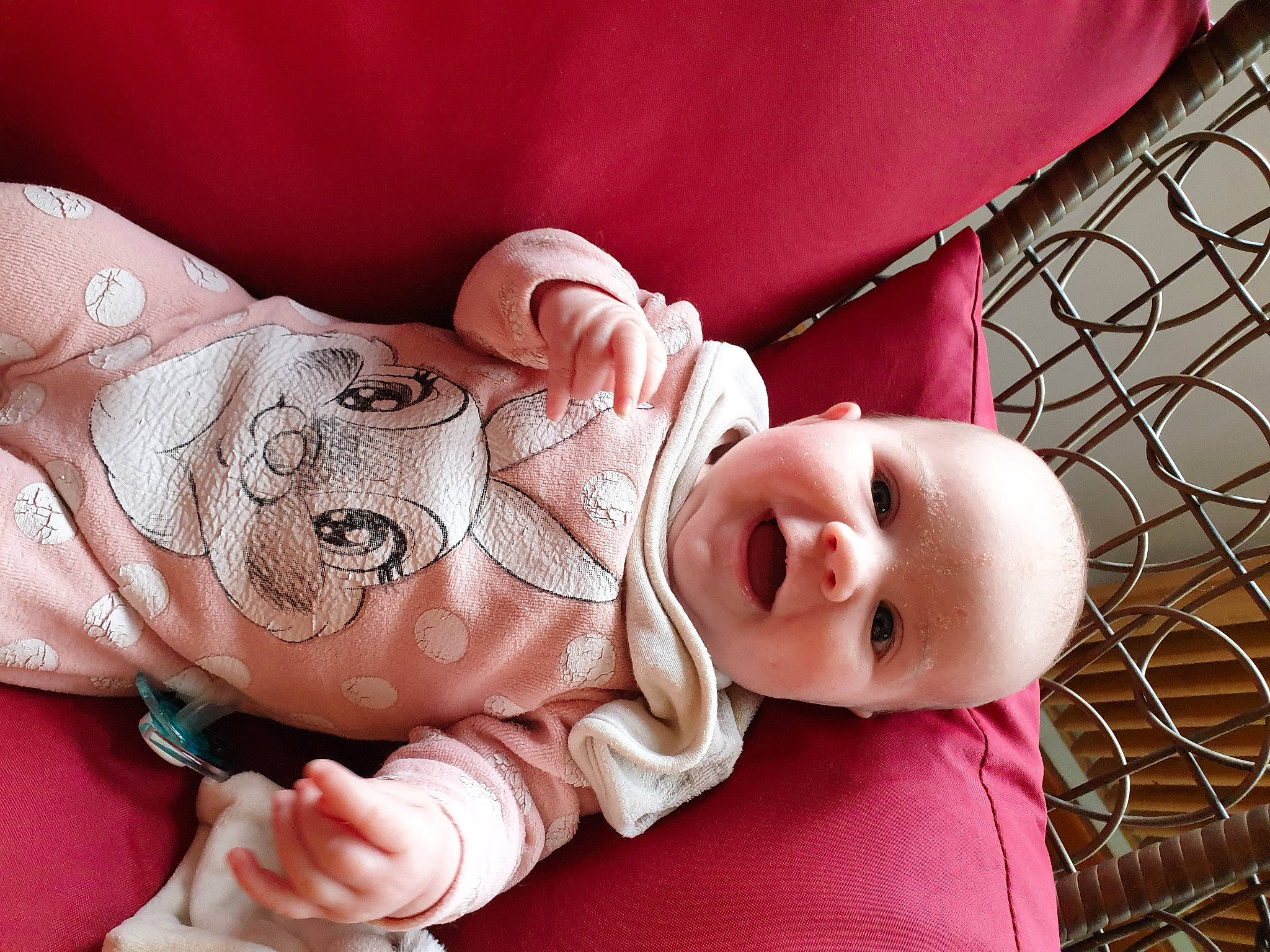 Alizée a rejoint le concours — aidez-le/la à gagner de superbes lots ! baby, baby_sleeping, cheek, child, happy, mouth, person, pink, skin, smile, toddler