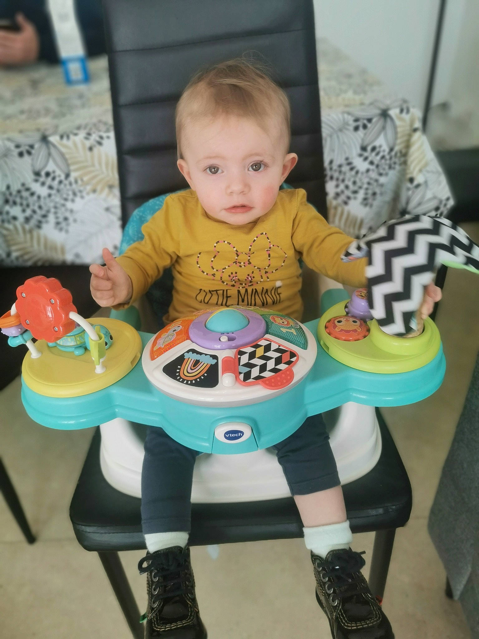 Lilly participe au concours pour gagner de l'argent avec cette photo : baby, baby_products, baby_toddler_clothing, baby_toys, chair, child, fun, hairstyle, hand, happy, knee, musical_instrument, people, person, play, product, sitting, sneakers, sock, t_shirt