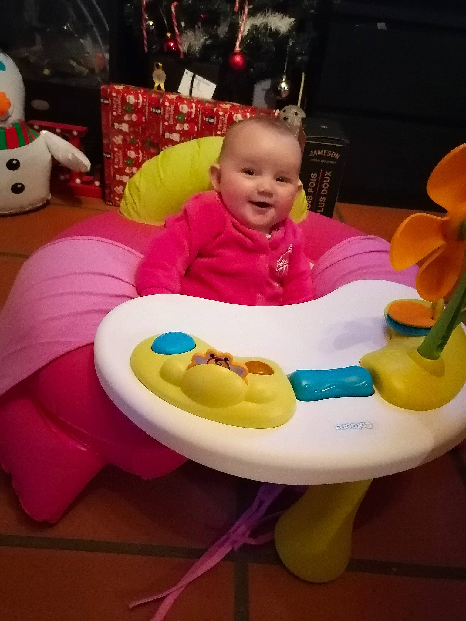 Elyna a rejoint le concours — aidez-le/la à gagner de superbes lots ! baby, baby_products, baby_toys, child, event, facial_expression, fun, happy, human_body, joy, leisure, person, pink, play, product, purple, sitting, smile, stuffed_toy, textile