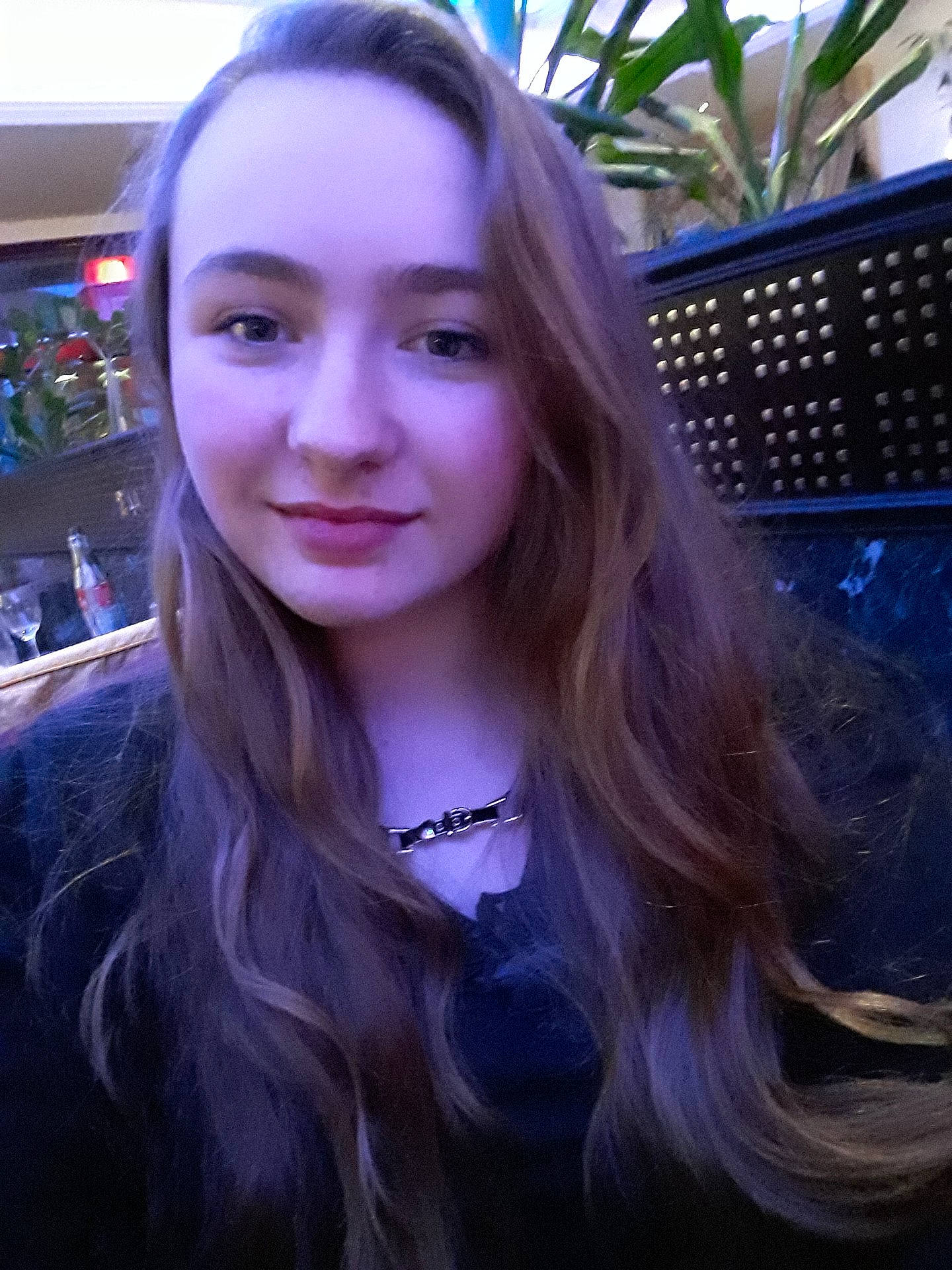 Léa a rejoint le concours — aidez-le/la à gagner de superbes lots ! bangs, beauty, black_hair, blond, blue, brown_hair, eyebrow, forehead, fun, girl, hair, hair_care, hair_coloring, hairstyle, human_hair_color, iris, joy, long_hair, person, purple