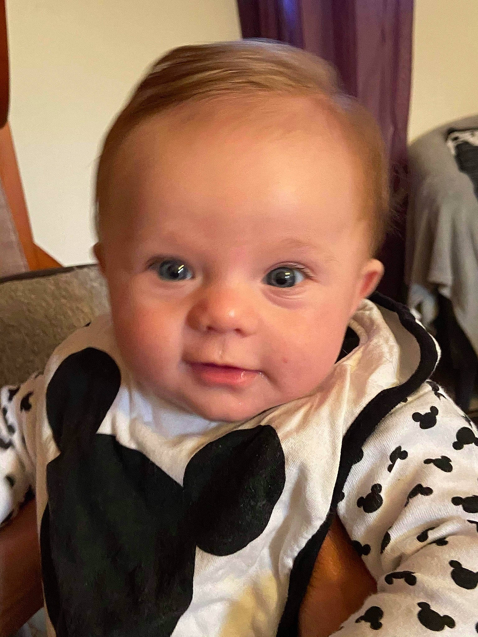 Marcel a rejoint le concours — aidez-le/la à gagner de superbes lots ! baby, blond, cheek, child, ear, eye, face, facial_expression, finger, forehead, hair, head, iris, lip, mouth, nose, person, skin, smile, thumb