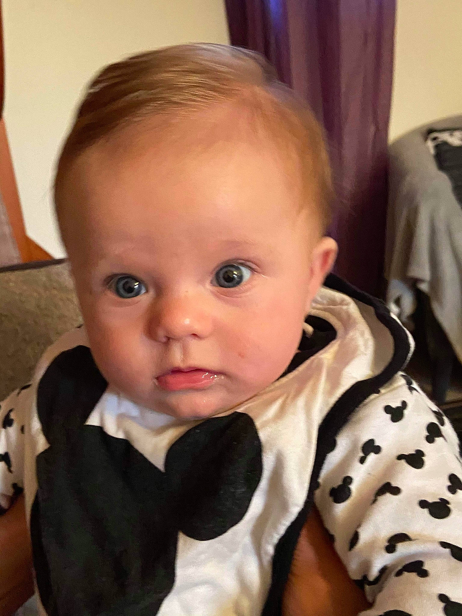 Marcel a rejoint le concours — aidez-le/la à gagner de superbes lots ! baby, brown_hair, cheek, child, chin, ear, eye, eyebrow, face, finger, forehead, hair, head, iris, lip, mouth, nose, person, skin, smile