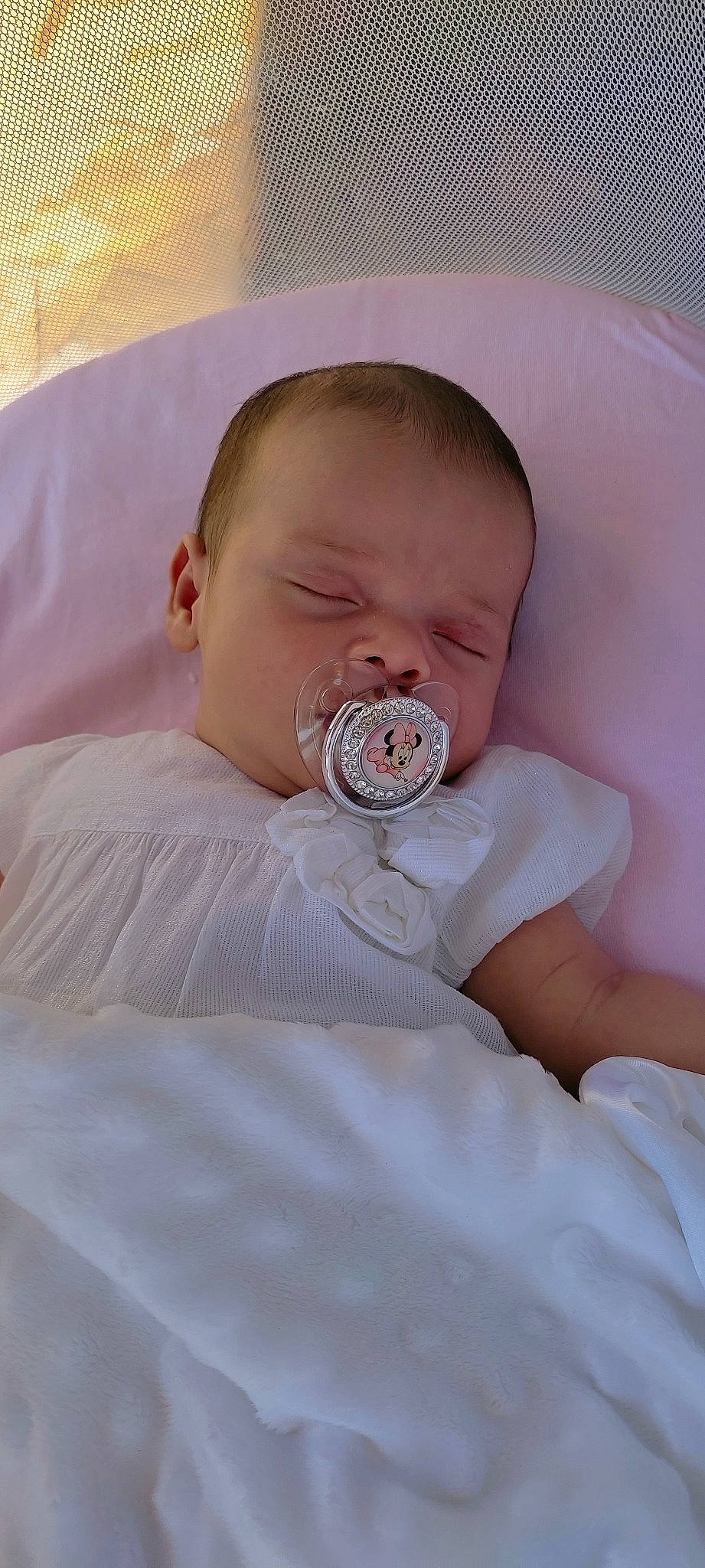 Khalyssa a rejoint le concours — aidez-le/la à gagner de superbes lots ! baby, baby_products, baby_sleeping, baby_toddler_clothing, bed, bed_sheet, bedding, bedtime, blanket, cheek, child, comfort, head, iris, linens, nap, person, portrait_photography, room, sleep