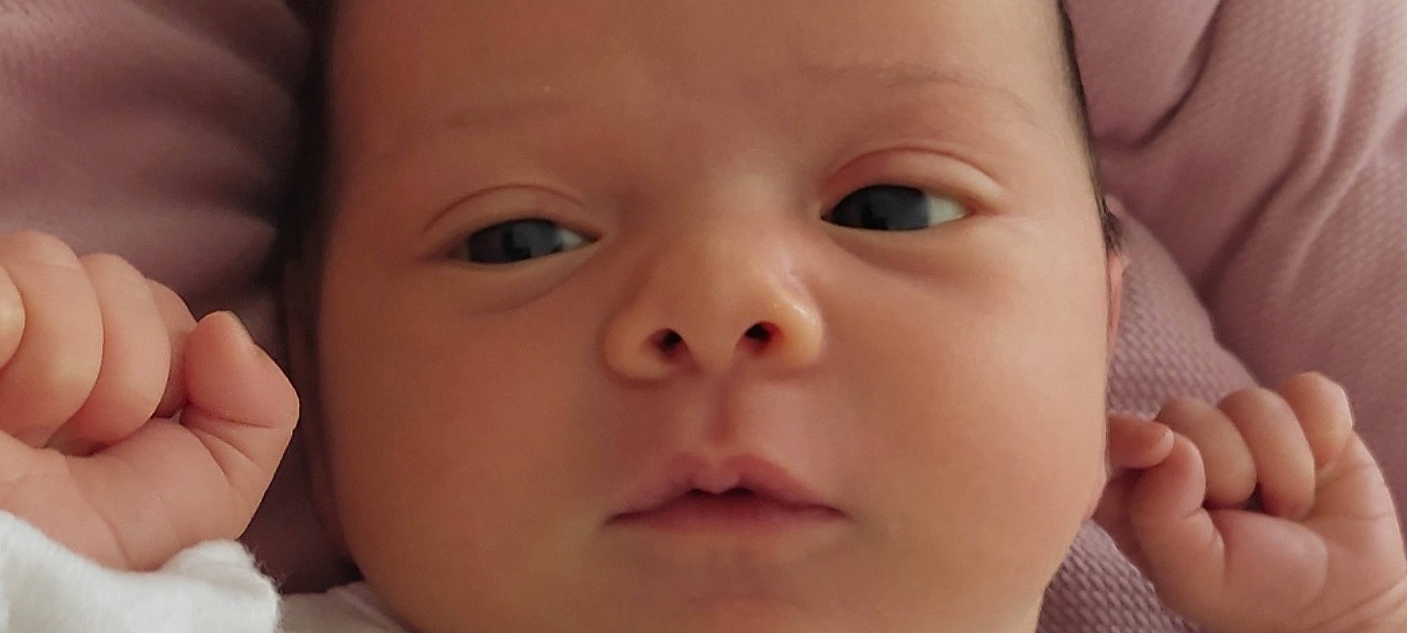 Khalyssa a rejoint le concours — aidez-le/la à gagner de superbes lots ! baby, cheek, chin, ear, eye, eyebrow, eyelash, face, finger, forehead, gesture, happy, head, iris, lip, mouth, nose, person, skin, smile