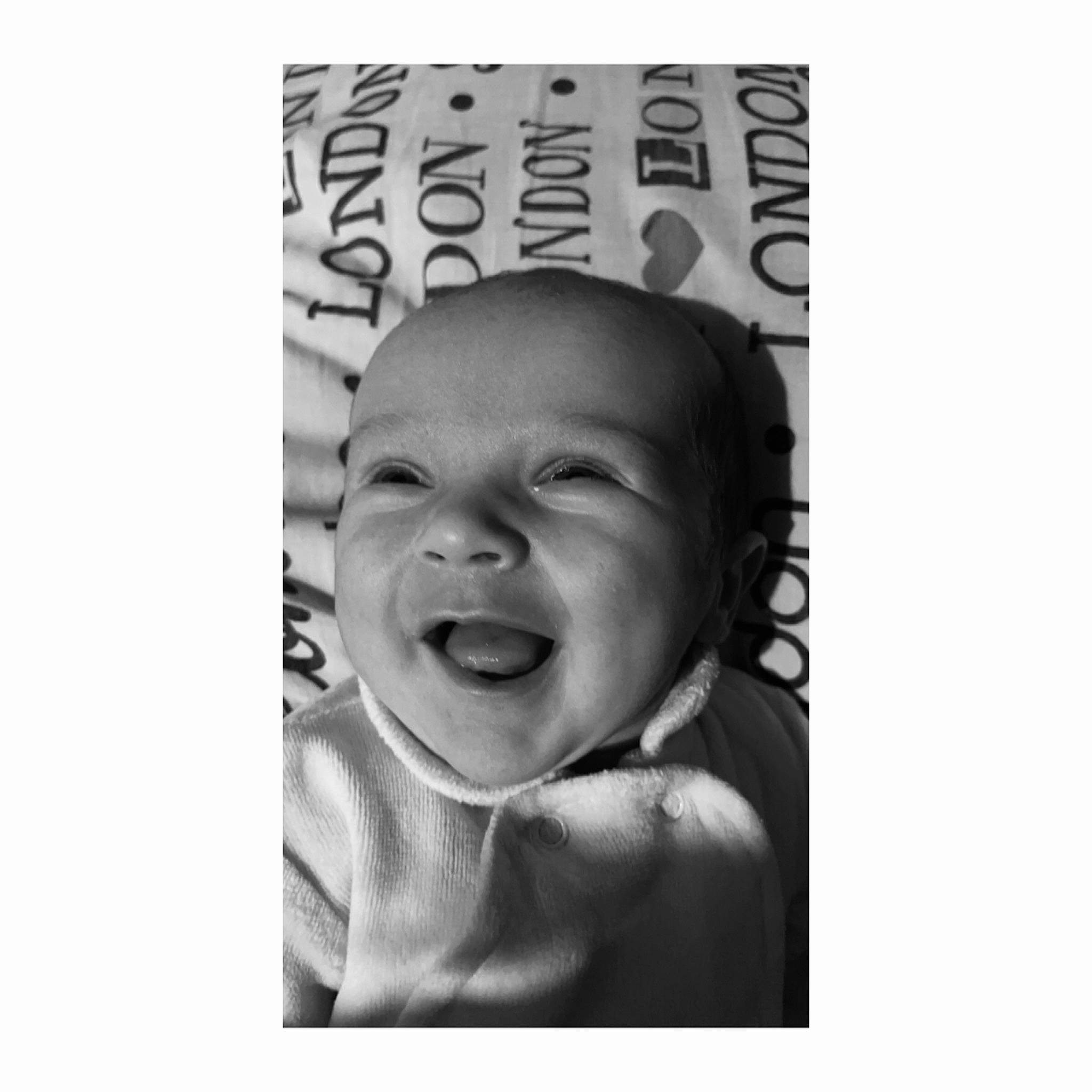 Chelsea participe au concours pour gagner de l'argent avec cette photo : art, baby, baby_laughing, child, chin, comfort, eyebrow, font, gesture, happy, jaw, laugh, monochrome, monochrome_photography, mouth, person, photo_caption, portrait, shout, smile