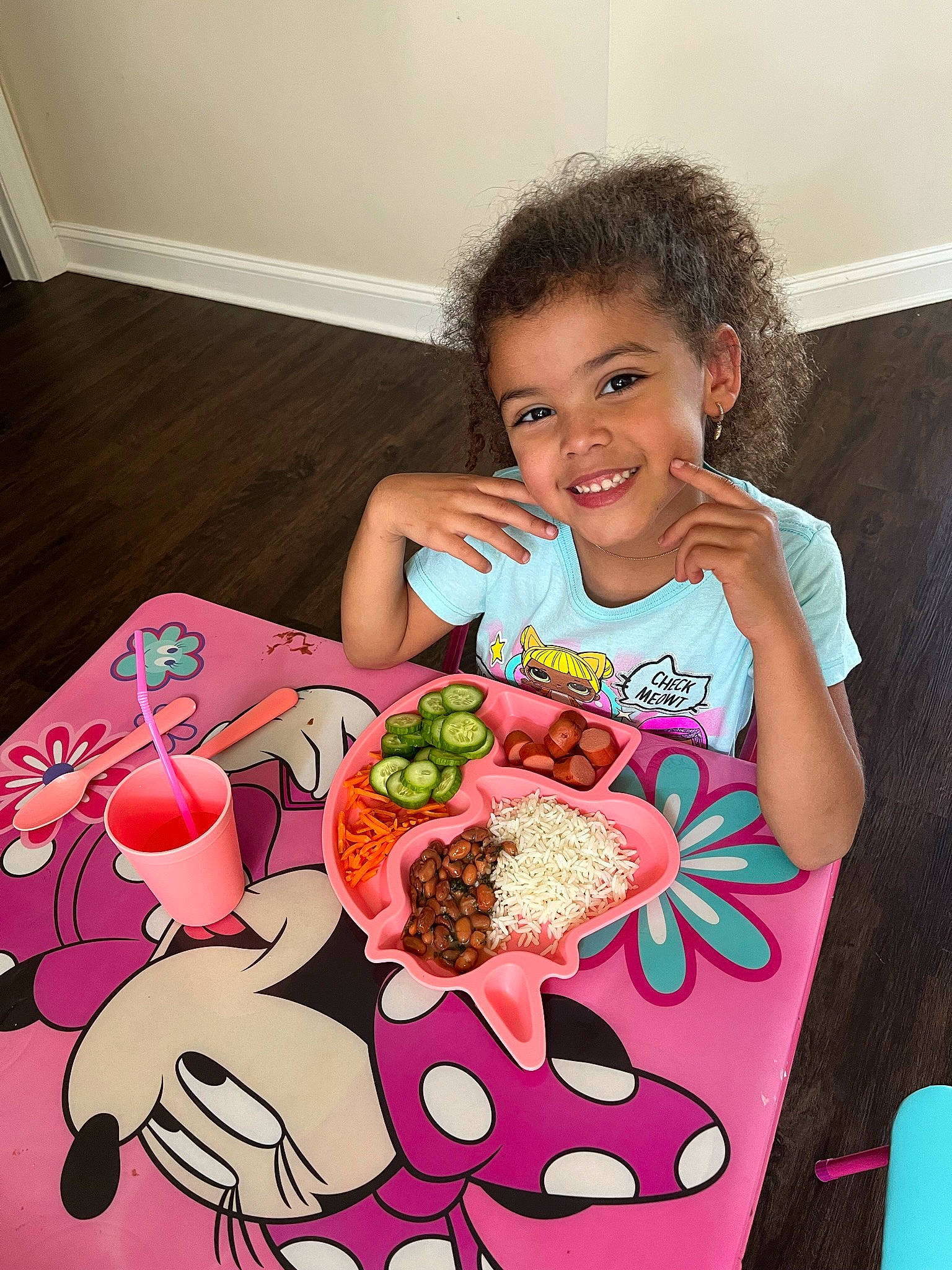 Bianca is registered to the contest to win money with this photo: art, chair, child, cooking, cuisine, dish, food, food_craving, fun, happy, ingredient, joy, person, pink, plate, recipe, sharing, smile, sweetness, table