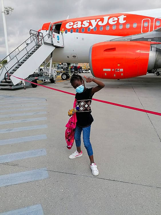 Ariana participe au concours pour gagner de l'argent avec cette photo : aerospace_manufacturer, air_travel, aircraft, aircraft_engine, airliner, airplane, asphalt, automotive_tire, aviation, flap, jet_aircraft, jet_engine, person, runway, sky, tire, travel, trijet, vehicle, wheel