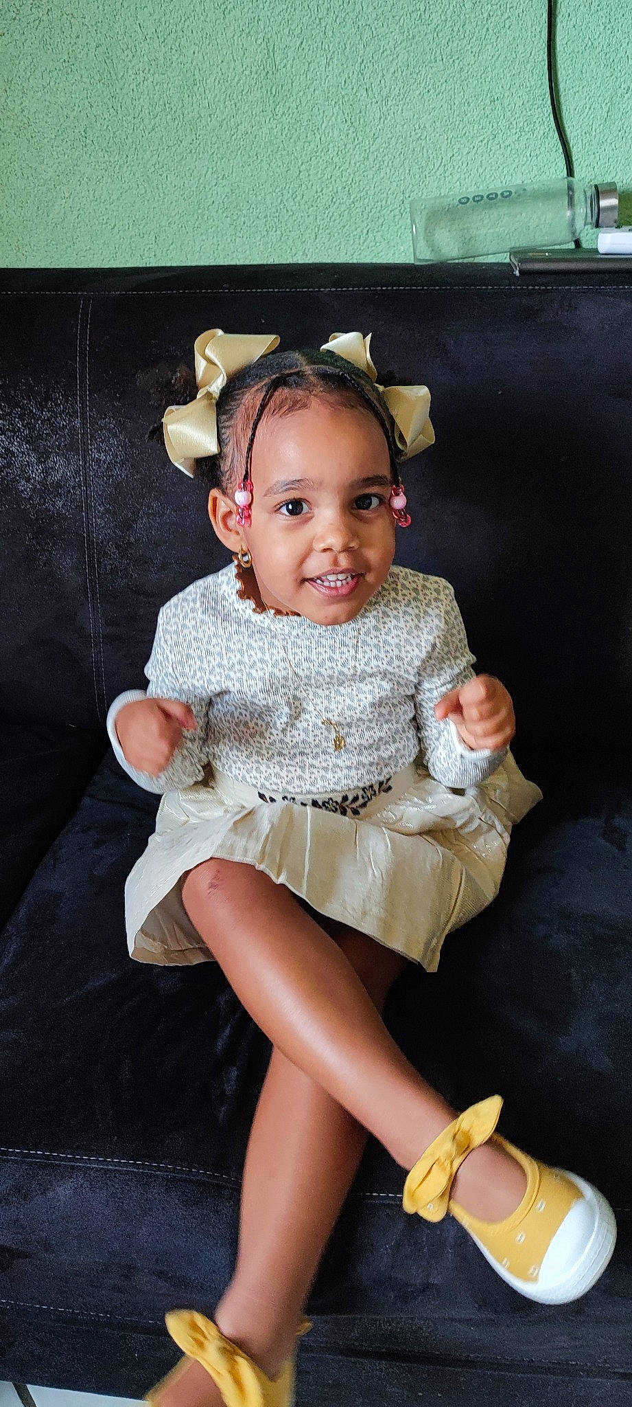 Alma participe au concours pour gagner de l'argent avec cette photo : baby_toddler_clothing, cheek, day_dress, dress, embellishment, eyelash, fashion_accessory, fashion_design, flash_photography, foot, human_leg, iris, jewellery, joy, knee, neck, pattern, person, pink, sleeve