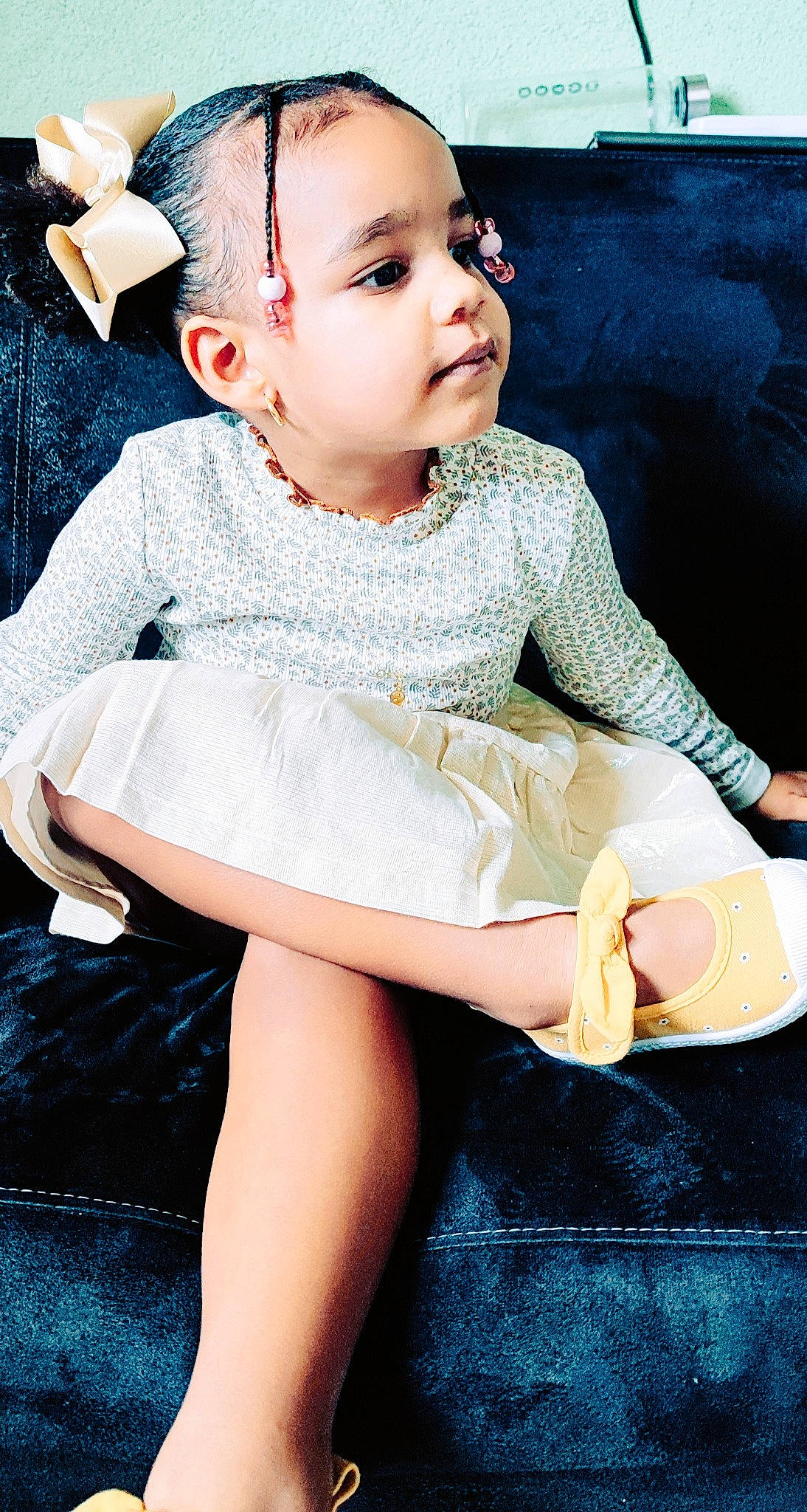 Alma a rejoint le concours — aidez-le/la à gagner de superbes lots ! baby_toddler_clothing, black_hair, blue, cool, day_dress, dress, embellishment, fashion, flash_photography, hairstyle, happy, knee, lip, neck, person, pink, shoulder, skin, sleeve, thigh