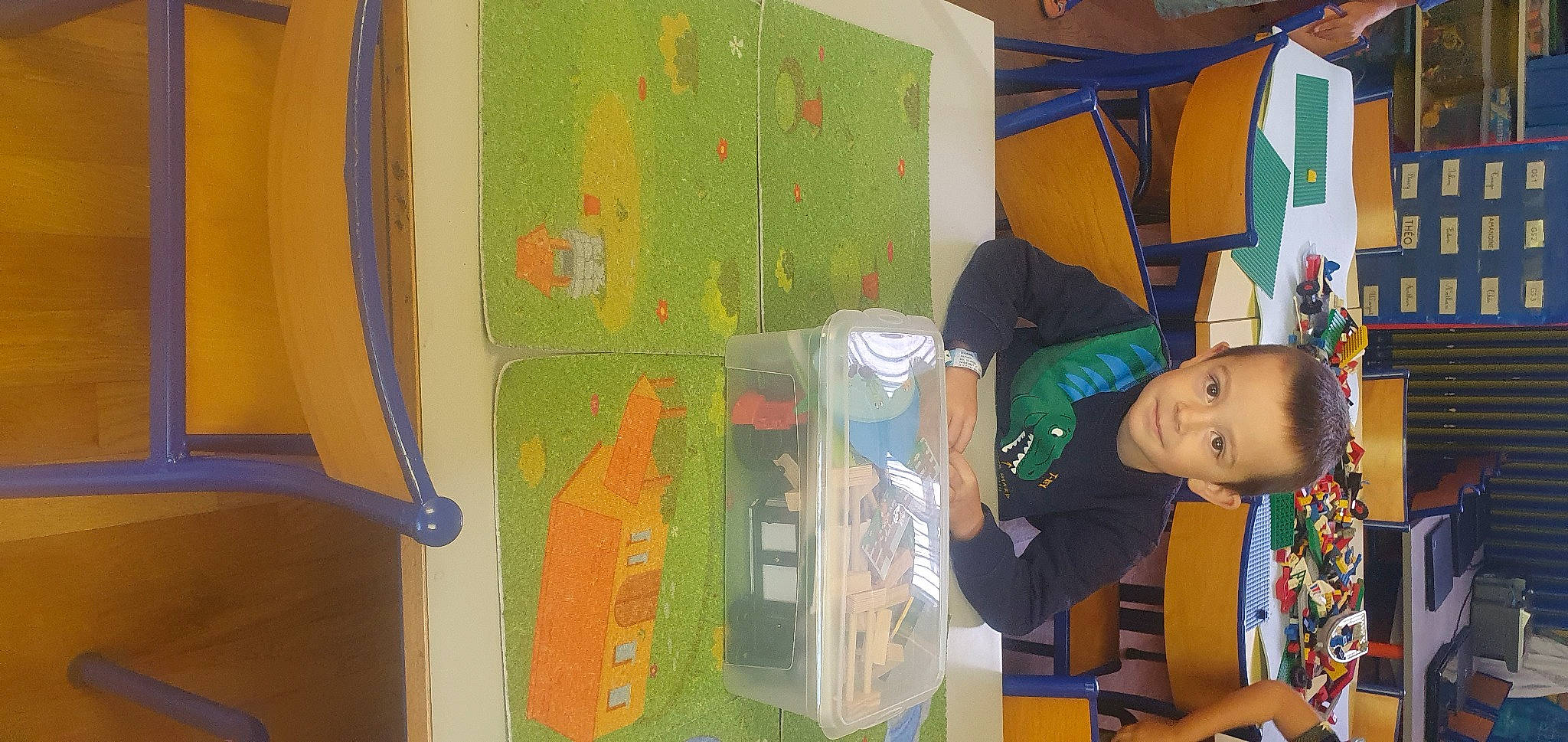 Nathan a rejoint le concours — aidez-le/la à gagner de superbes lots ! adventure, art, child, climbing, fun, kindergarten, leisure, organism, paint, pattern, person, play, recreation, room, school, textile, toddler, tree, visual_arts, wood