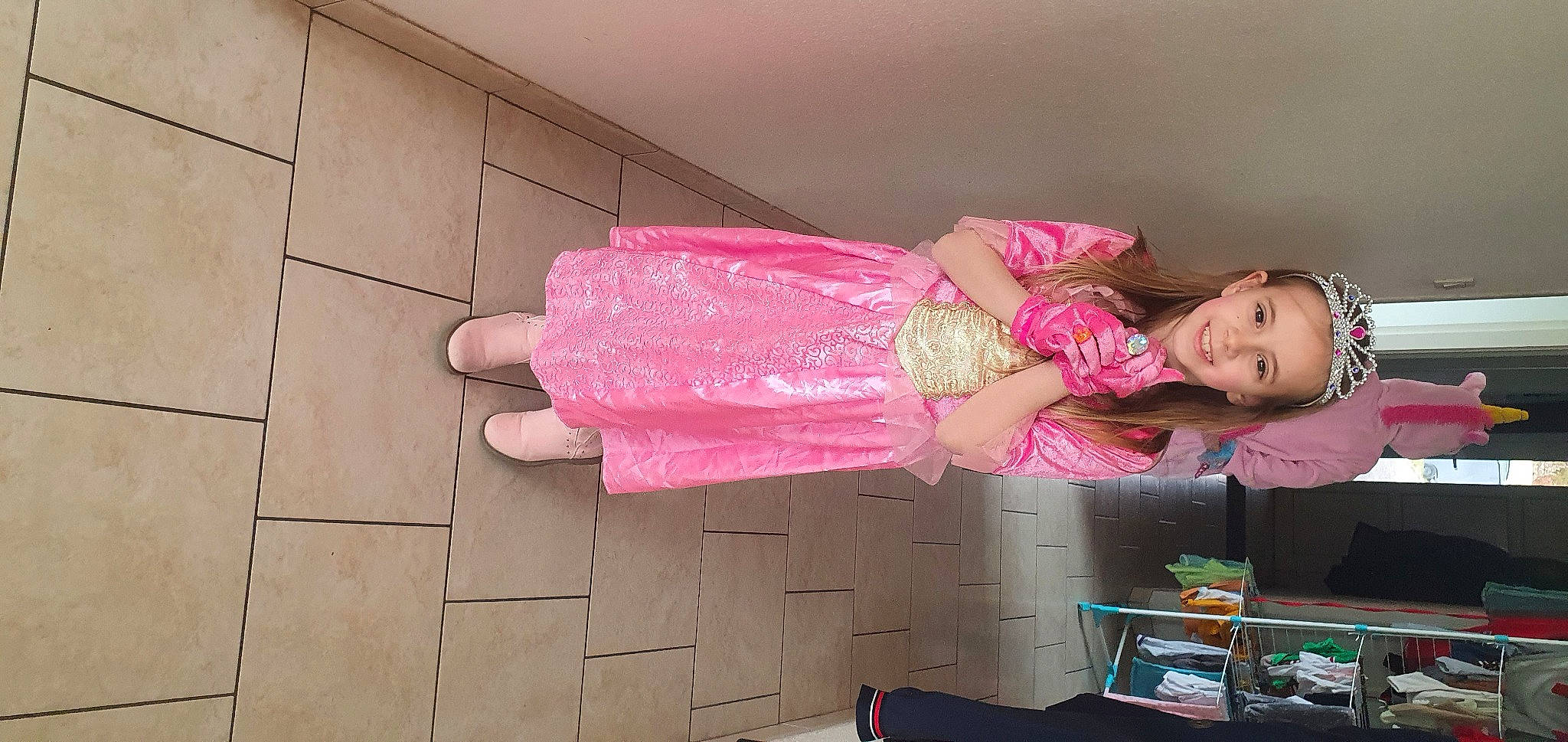 Maëlyne a rejoint le concours — aidez-le/la à gagner de superbes lots ! baby_toddler_clothing, embellishment, fashion_design, headwear, joy, magenta, peach, person, pink, room, sandal, smile, textile, toddler