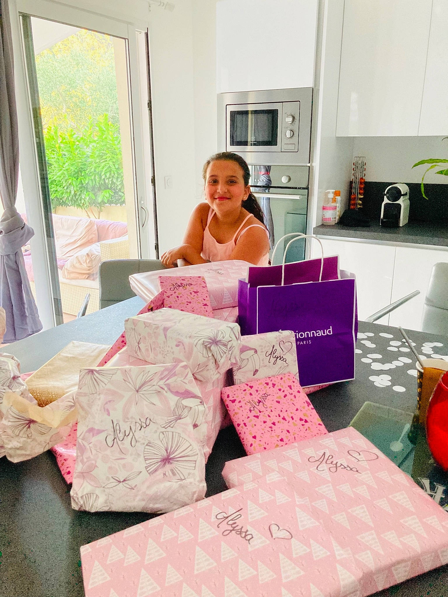Alyssa participe au concours pour gagner de l'argent avec cette photo : bedding, cabinetry, comfort, curtain, event, flooring, home_appliance, house, interior_design, joy, kitchen_appliance, linens, living_room, magenta, pattern, peach, person, pink, room, t_shirt