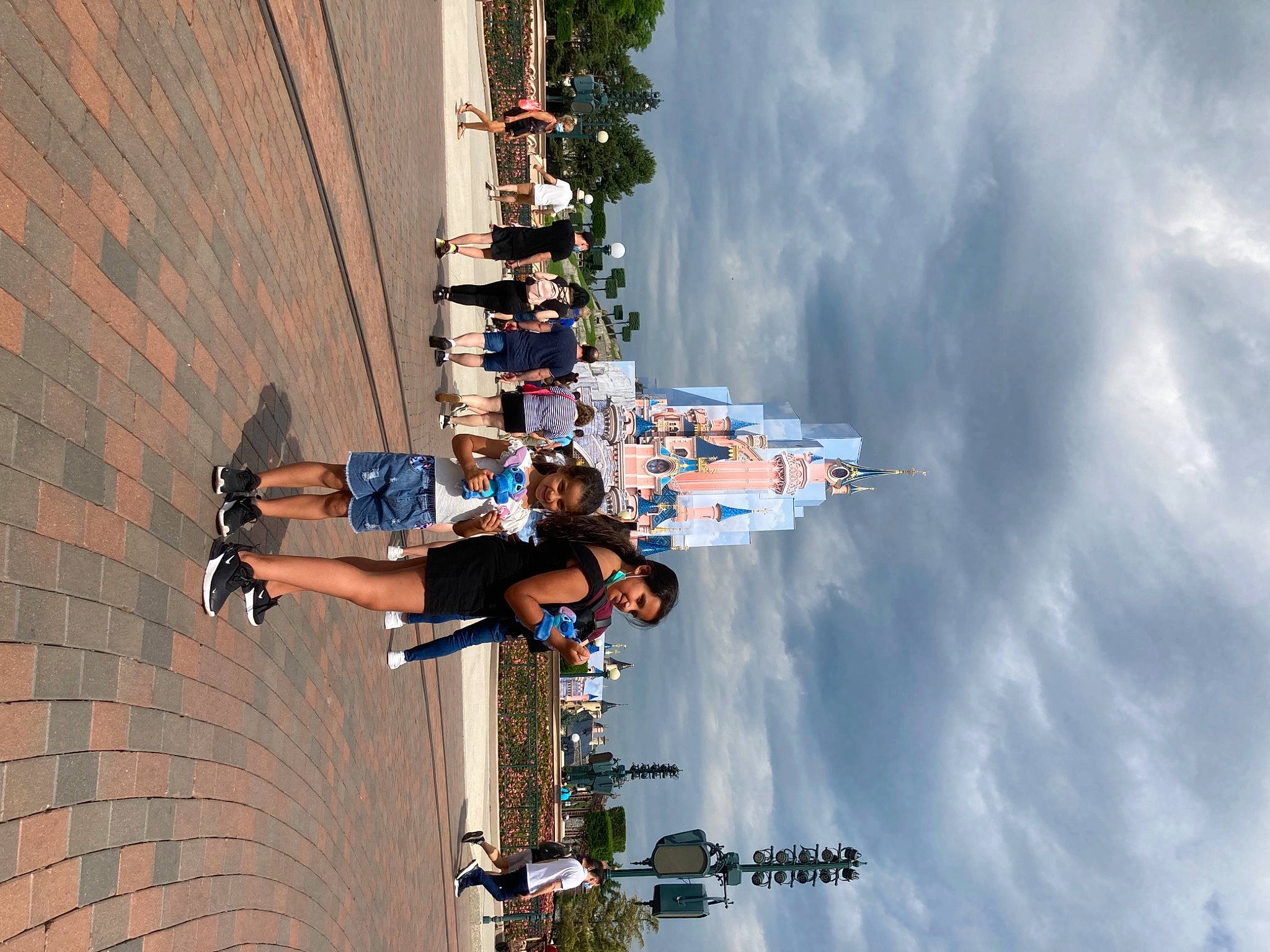 Alyssa a rejoint le concours — aidez-le/la à gagner de superbes lots ! adventure, arm, cloud, exercise, eyewear, facade, fun, human_leg, joy, leg, leisure, long_distance_running, pedestrian, person, recreation, running, shorts, sky, sports, sports_uniform