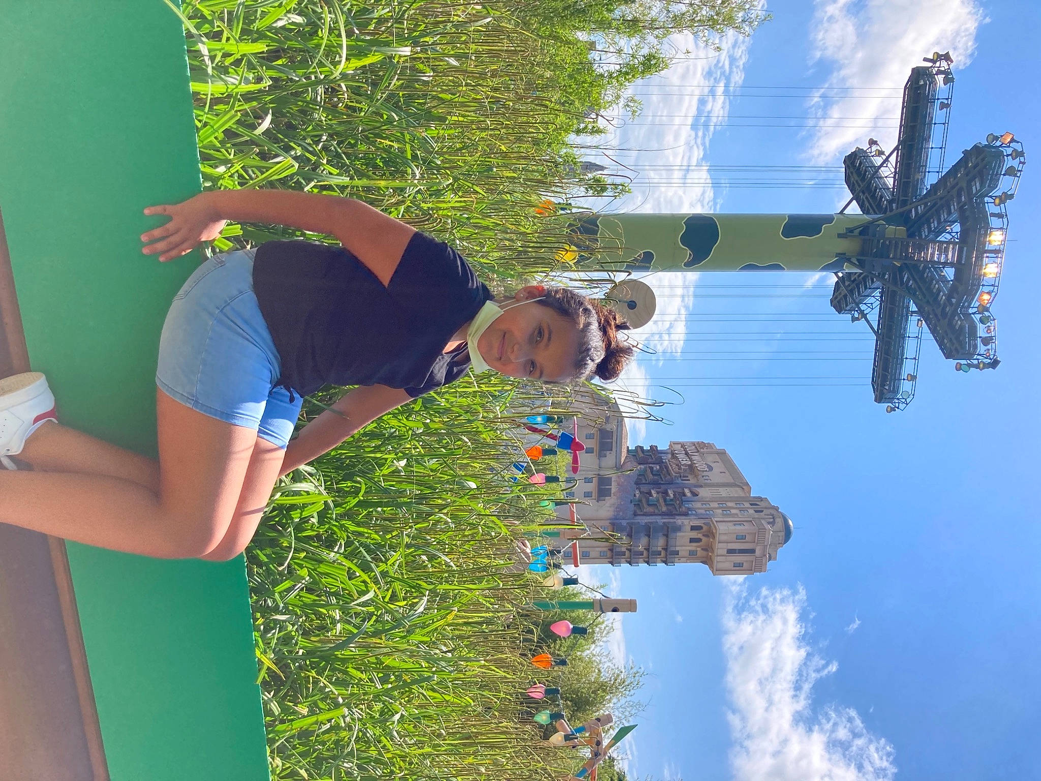 Alyssa a rejoint le concours — aidez-le/la à gagner de superbes lots ! azure, blue, daytime, fun, happy, joy, leisure, line, nature, people_in_nature, person, photograph, plant, shorts, sky, snapshot, summer, sunglasses, travel, water