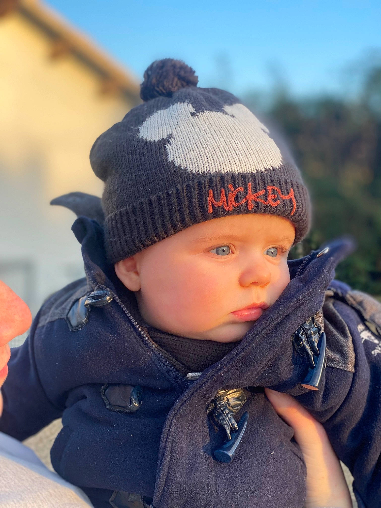 Rayann participe au concours pour gagner de l'argent avec cette photo : baby, beanie, cap, child, electric_blue, face, fashion_accessory, freezing, grass, happy, headgear, headwear, knit_cap, people_in_nature, person, plant, sky, street_fashion, toddler, travel