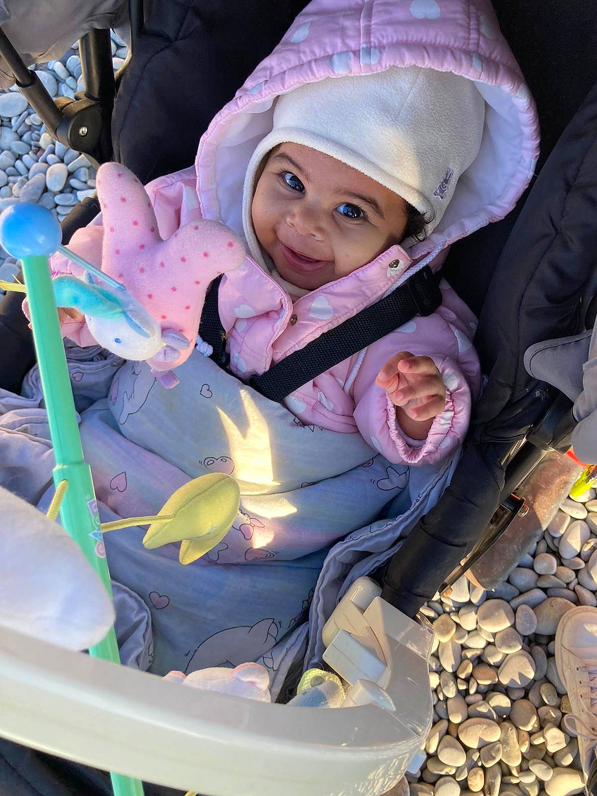 Lucia a rejoint le concours — aidez-le/la à gagner de superbes lots ! baby_products, baby_toddler_clothing, bonnet, gravel, headwear, hood, lavender, pebble, person, purple, violet