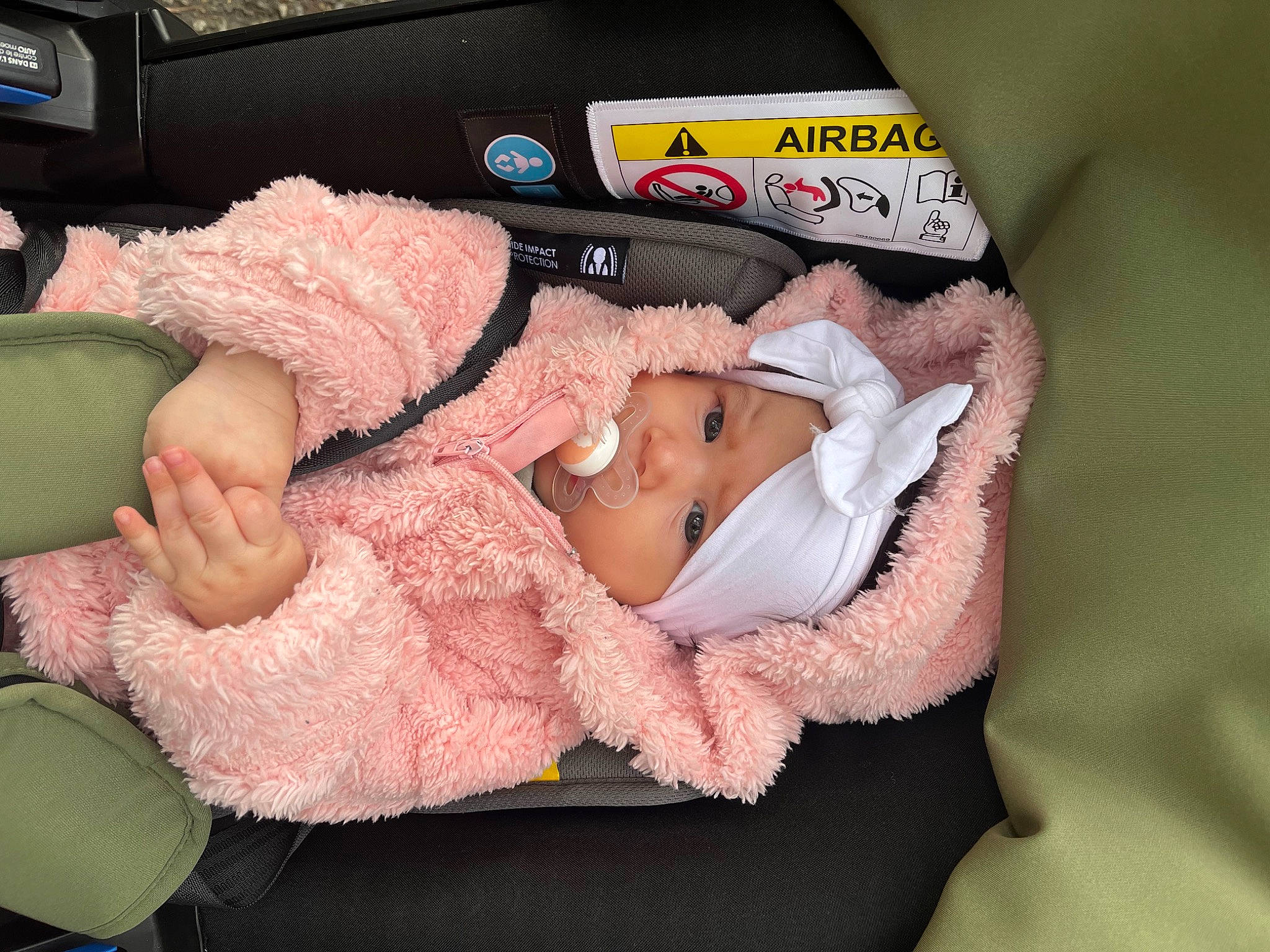 Dayana participe au concours pour gagner de l'argent avec cette photo : arm, auto_part, automotive_exterior, baby, baby_carriage, baby_products, baby_sleeping, baby_toddler_clothing, car_seat, cheek, child, comfort, computer_keyboard, family_car, finger, headwear, input_device, lap, person, sitting