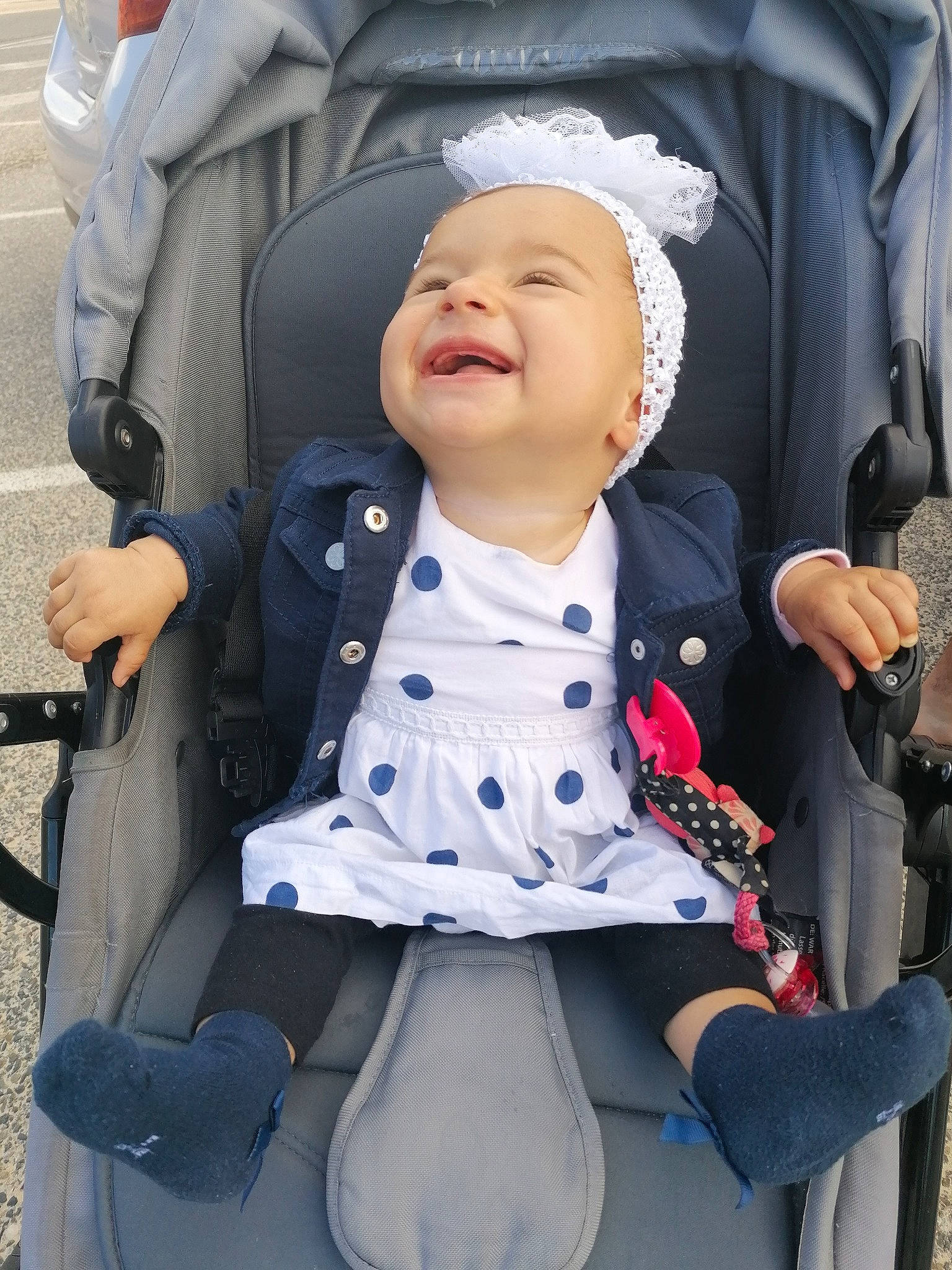 Octavia participe au concours pour gagner de l'argent avec cette photo : baby, baby_carriage, baby_in_car_seat, baby_products, car_seat, child, joy, person, product, sitting, smile, toddler, vacation