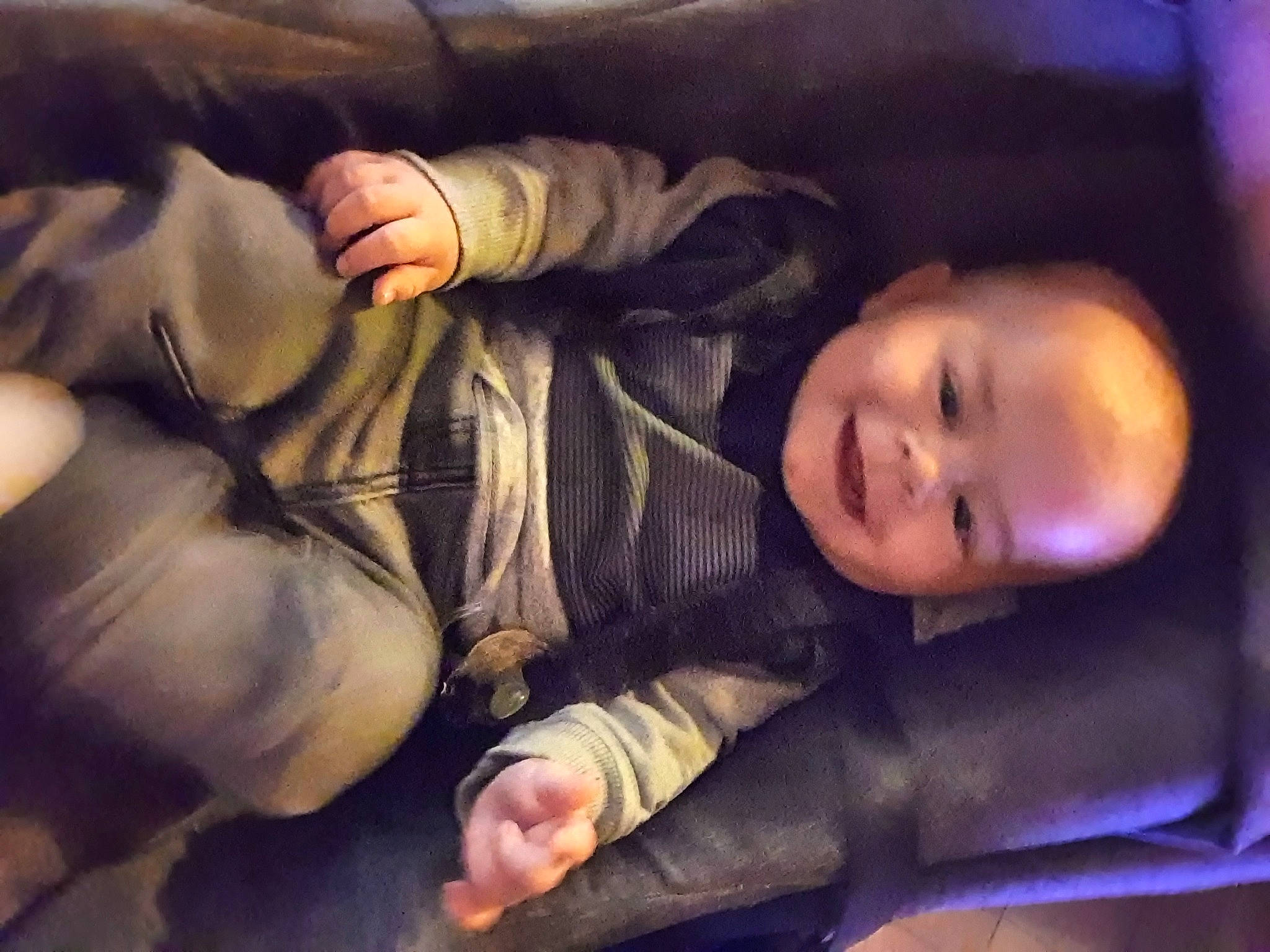 Tyago a rejoint le concours — aidez-le/la à gagner de superbes lots ! child, finger, fun, hand, human, joy, leg, mouth, nap, person, photography, sleep, smile