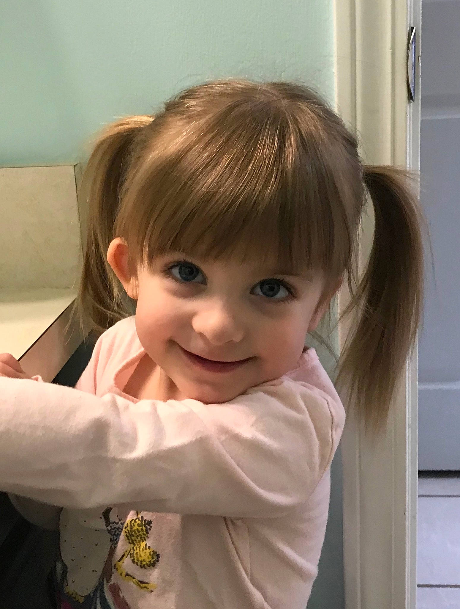 Jossalyn is registered to the contest to win money with this photo: bangs, bob_cut, brown_hair, cheek, child, hair, hair_coloring, hairstyle, hime_cut, joy, long_hair, person, toddler