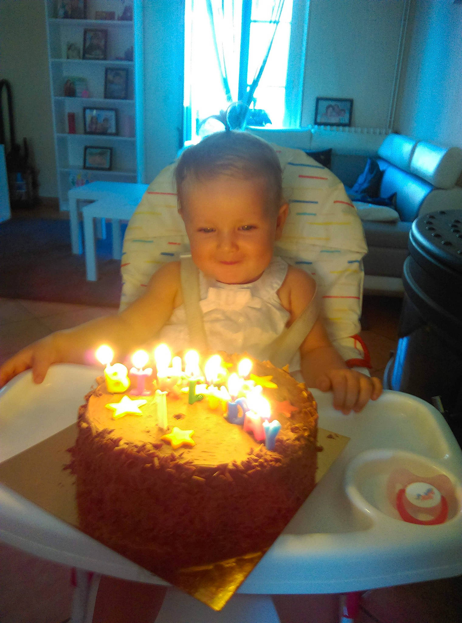 Heloïse a rejoint le concours — aidez-le/la à gagner de superbes lots ! baked_goods, birthday, birthday_cake, cake, candle, cuisine, dessert, food, icing, joy, party, person, sweetness