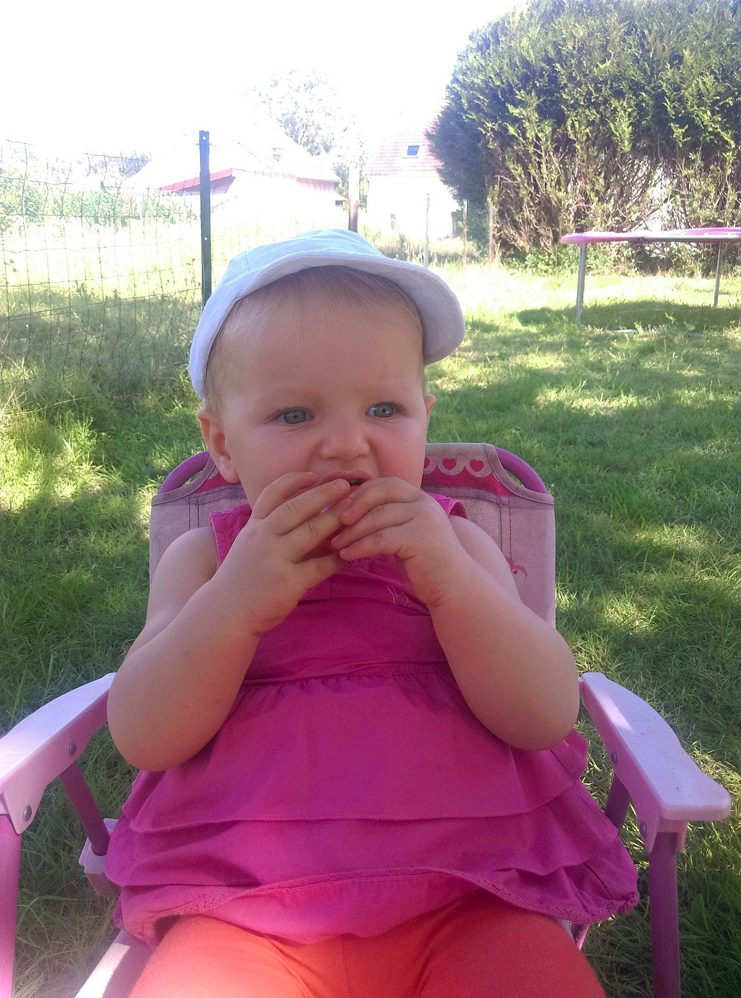 Heloïse participe au concours pour gagner de l'argent avec cette photo : baby, child, grass, headgear, joy, lip, magenta, person, pink, plant, skin, summer, toddler, vacation