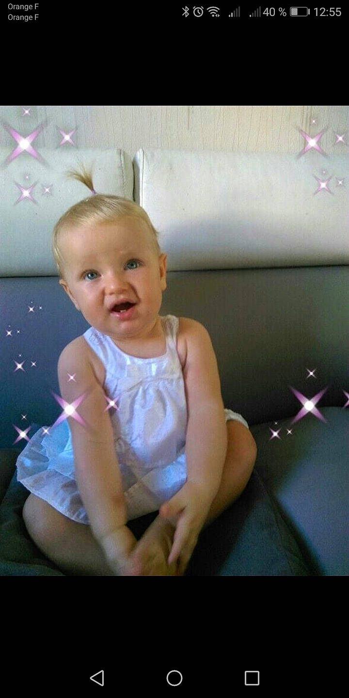 Heloïse participe au concours pour gagner de l'argent avec cette photo : baby, blond, cheek, child, ear, happy, person, photography, sitting, skin, smile, toddler