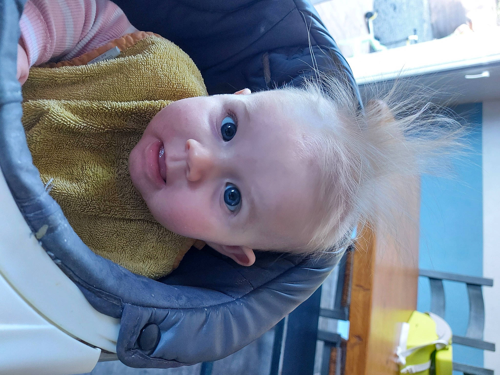 Mathilde participe au concours pour gagner de l'argent avec cette photo : baby, baby_toddler_clothing, cheek, child, chin, eye, eyebrow, happy, head, iris, lip, mammal, mouth, nose, person, skin, smile, toddler, tree, vehicle_door